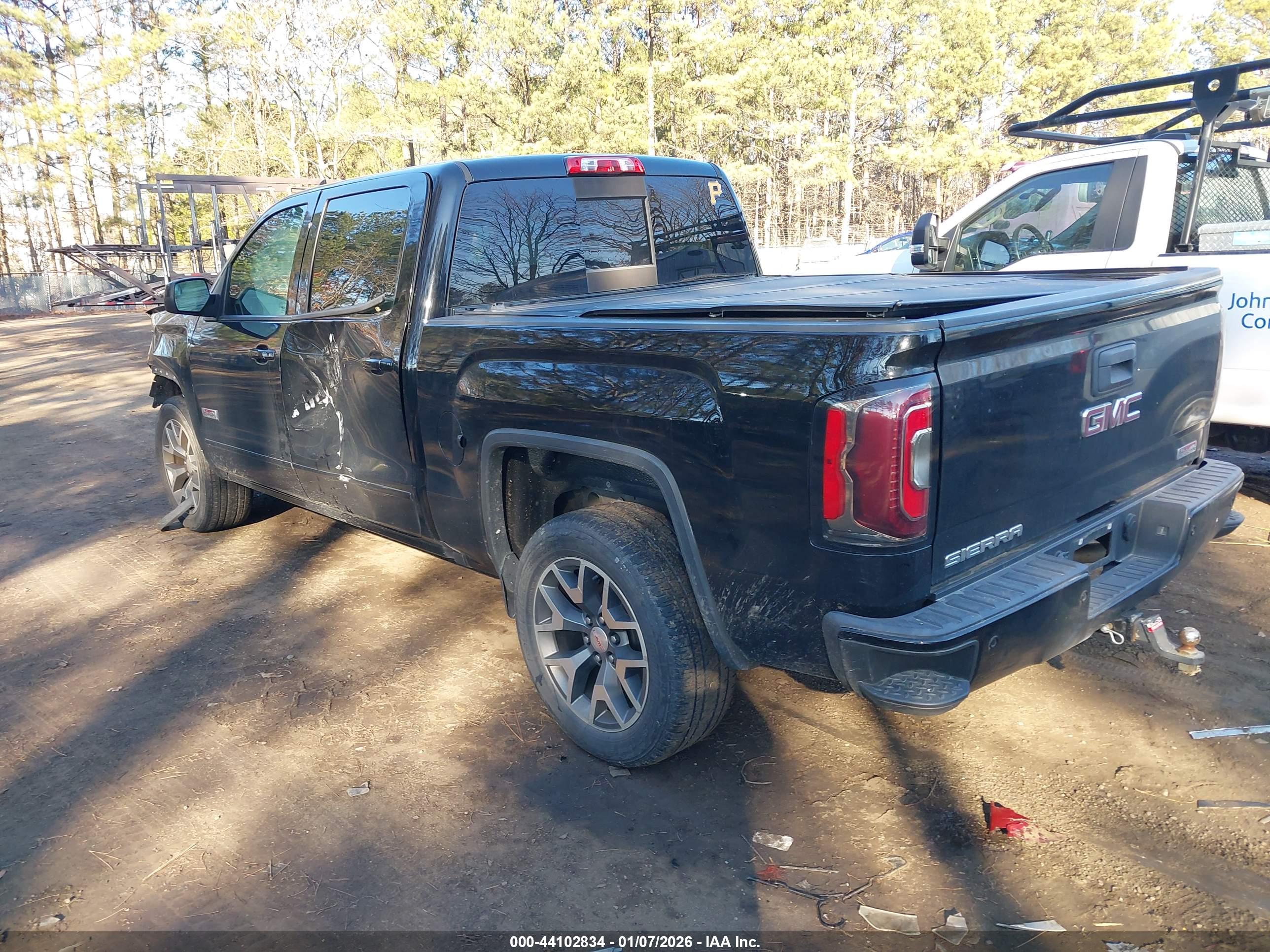 GMC SIERRA image 3