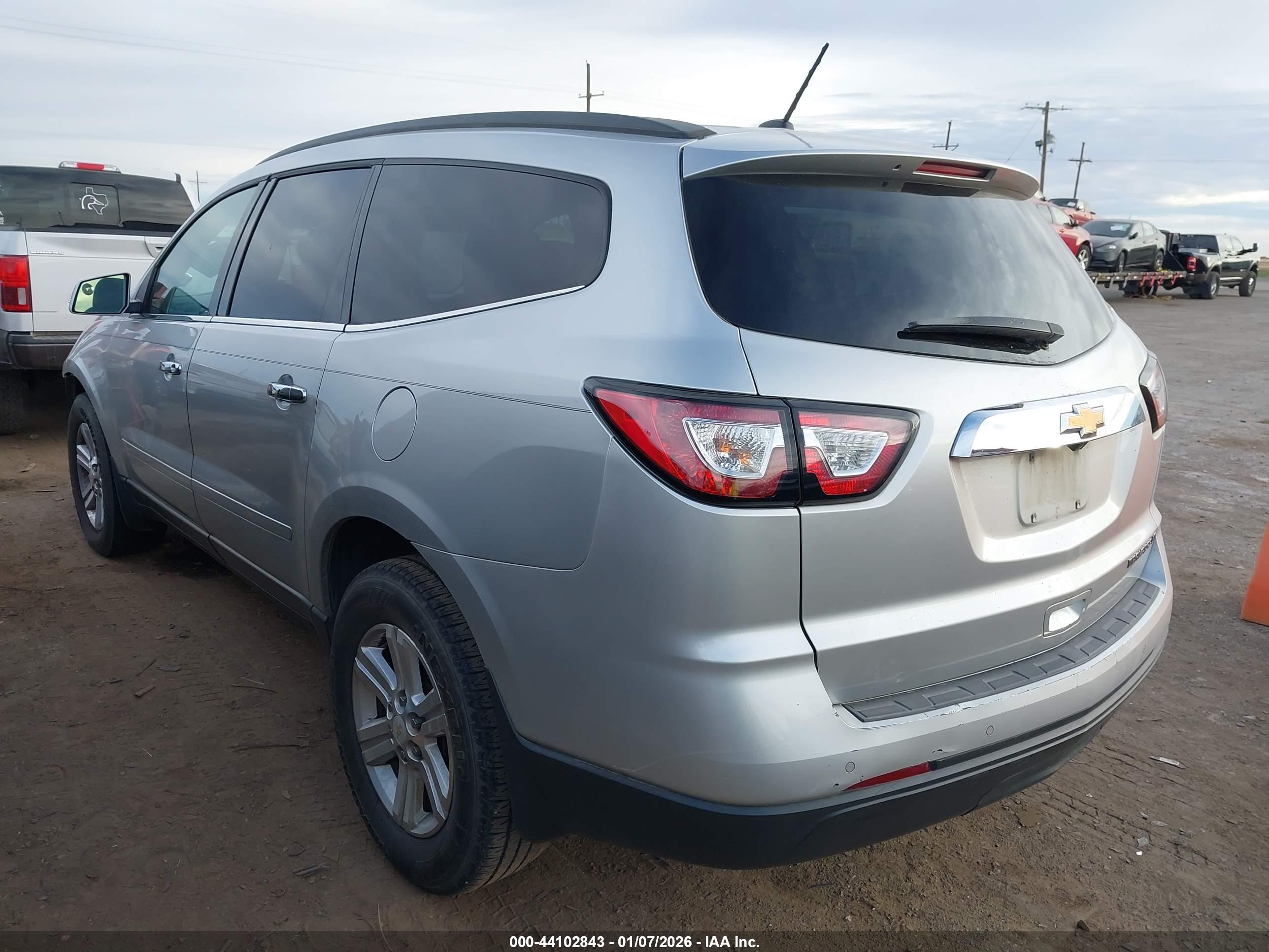 CHEVROLET TRAVERSE image 3