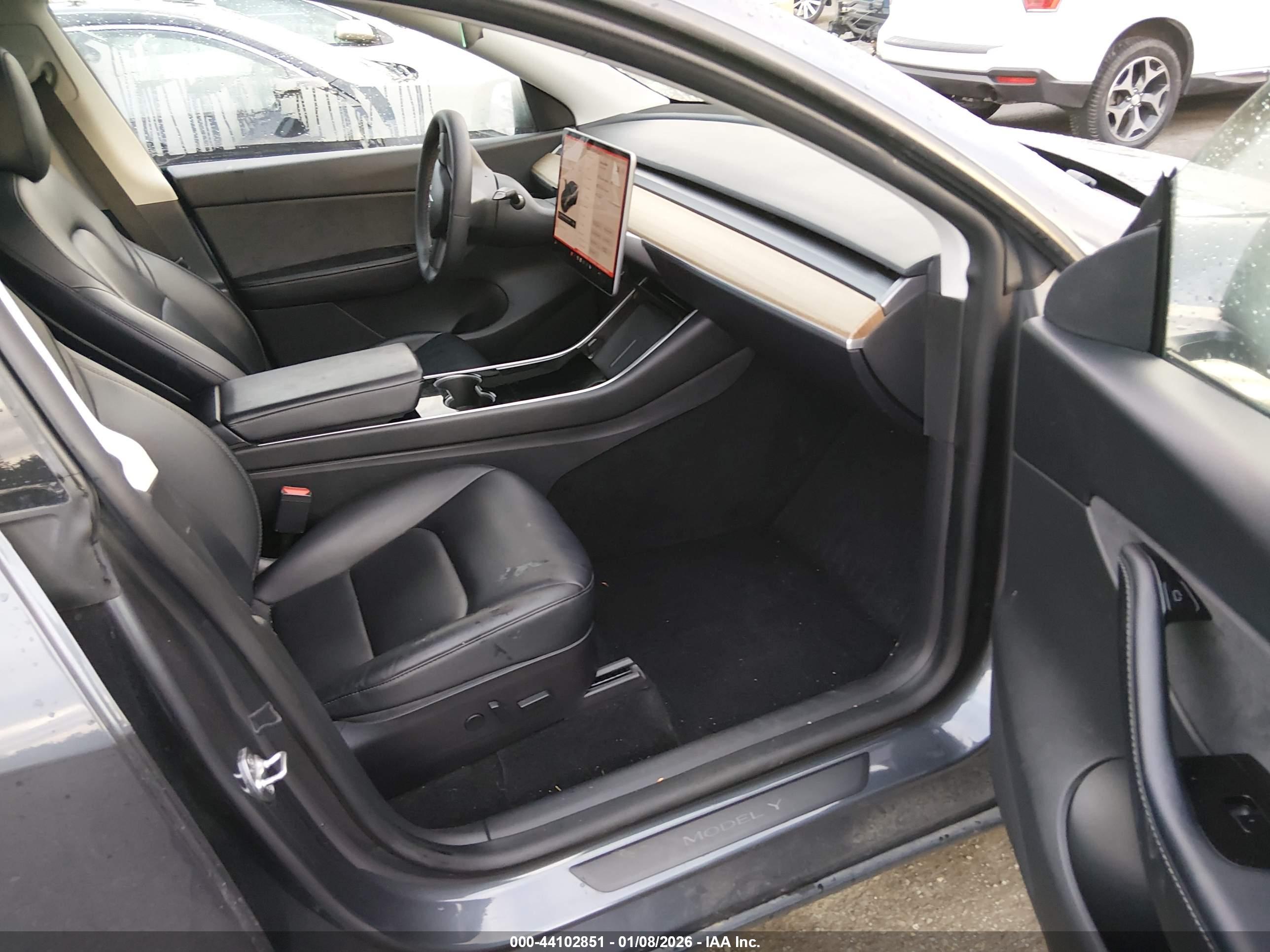 TESLA MODEL image 5