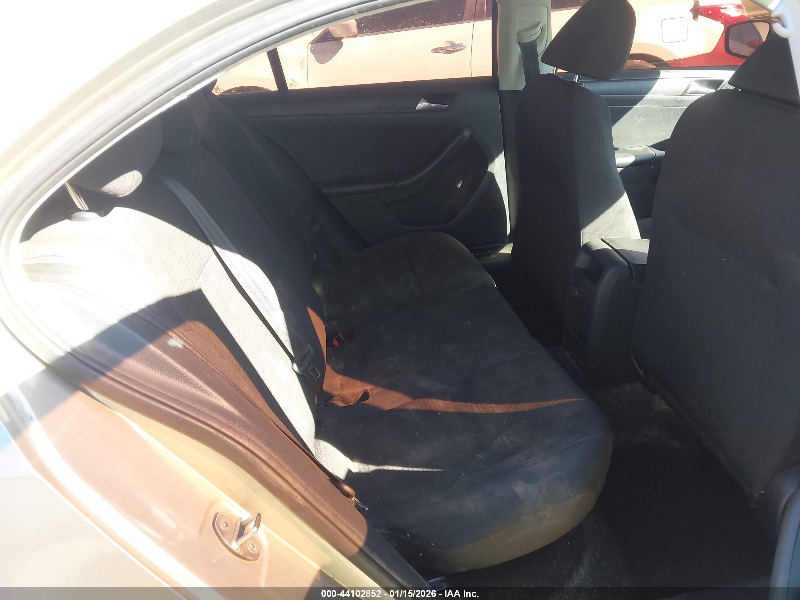 VOLKSWAGEN JETTA image 8
