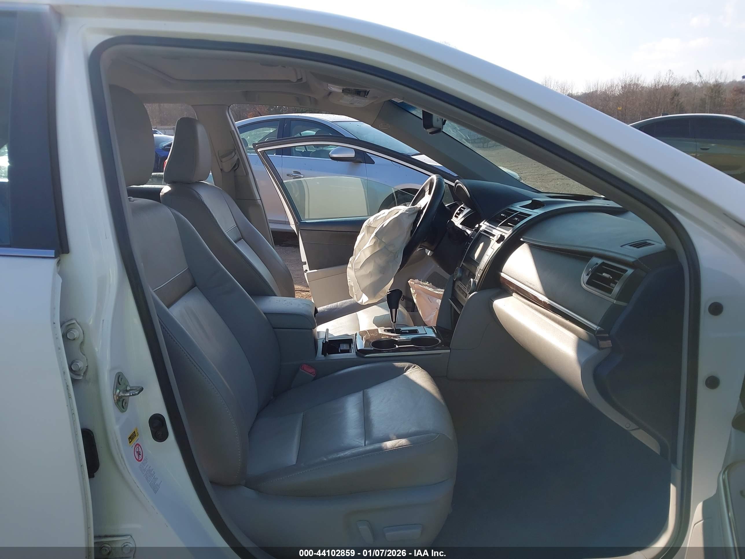 TOYOTA CAMRY image 5