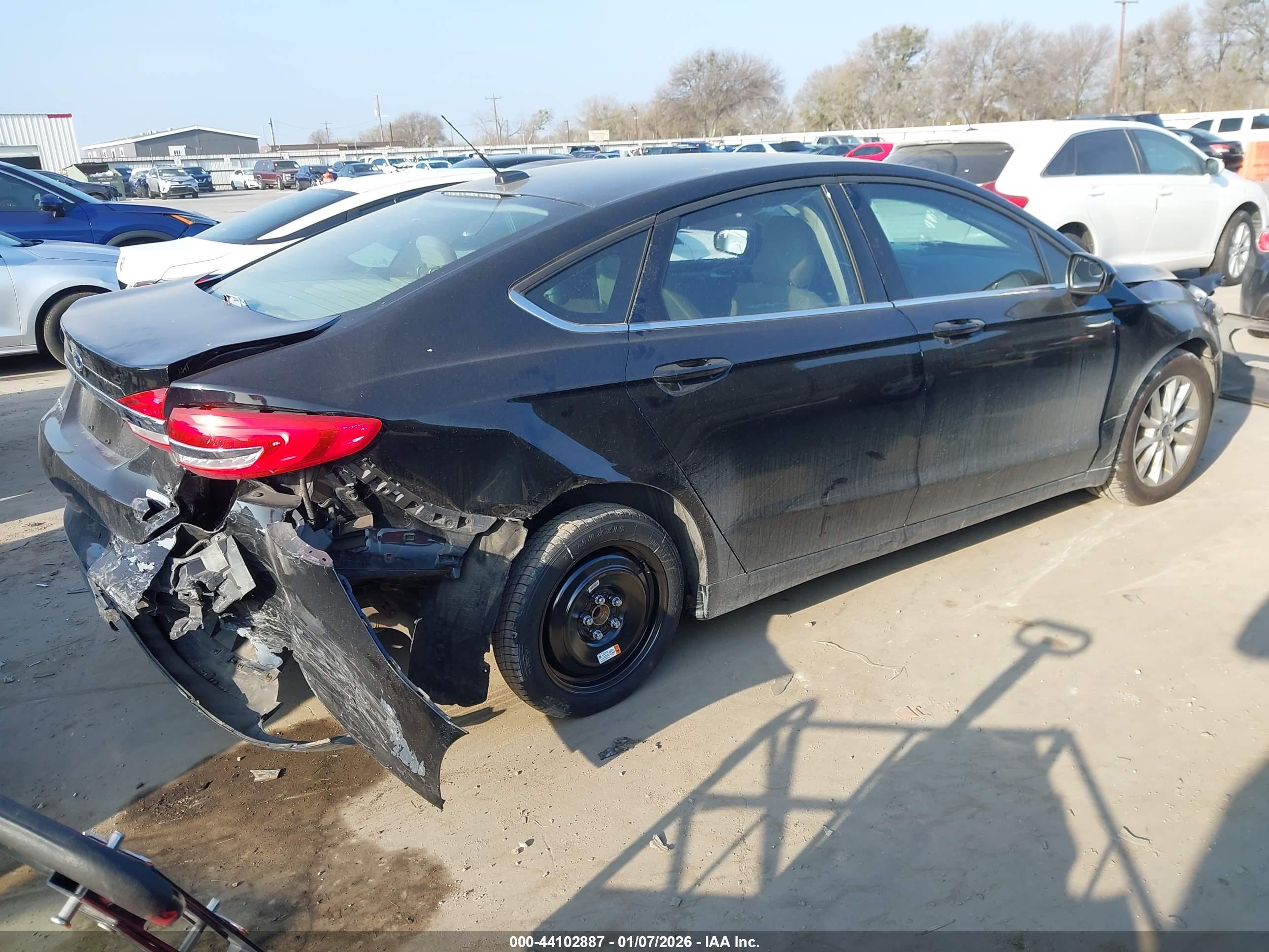 FORD FUSION image 4