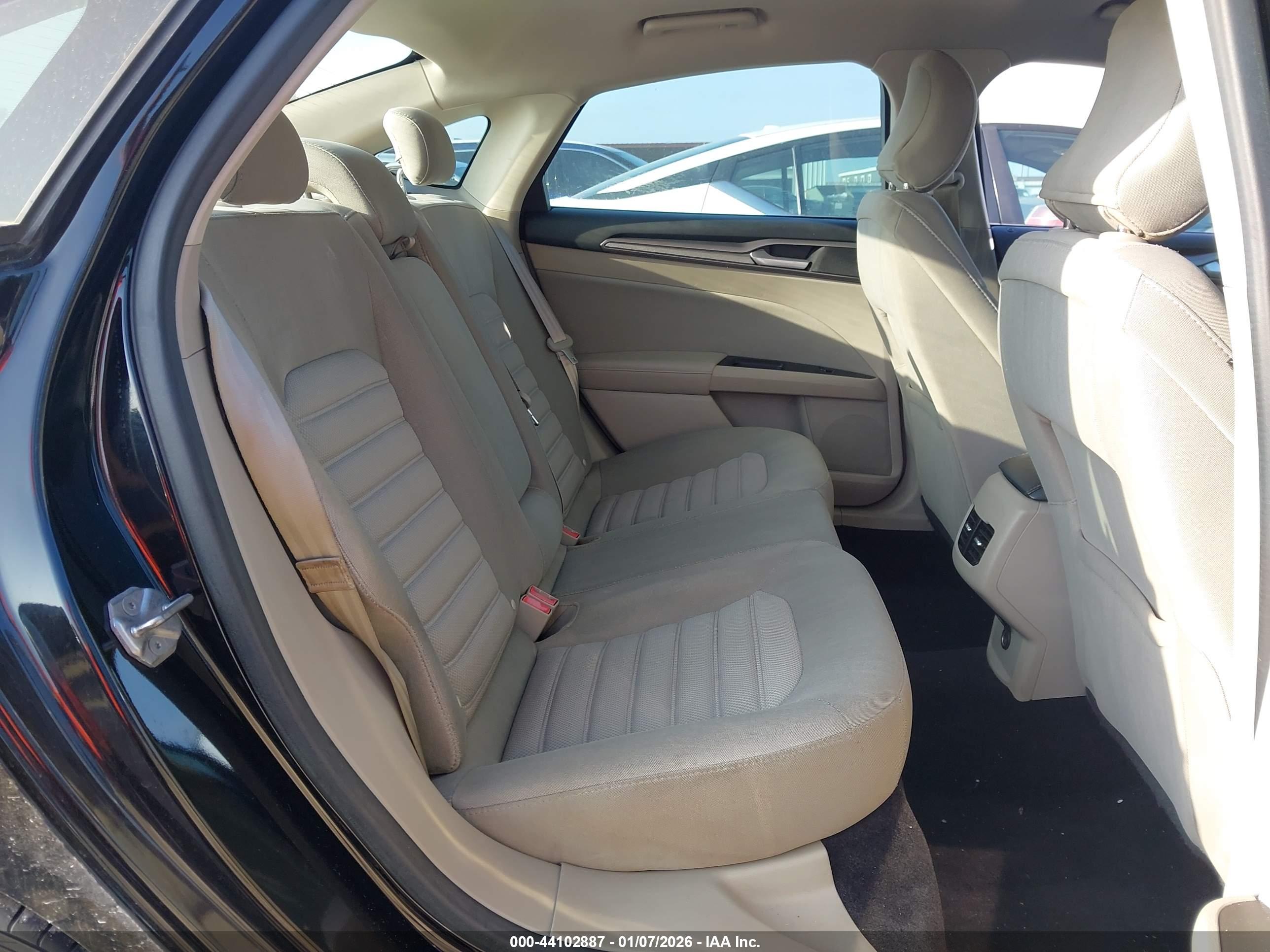 FORD FUSION image 8