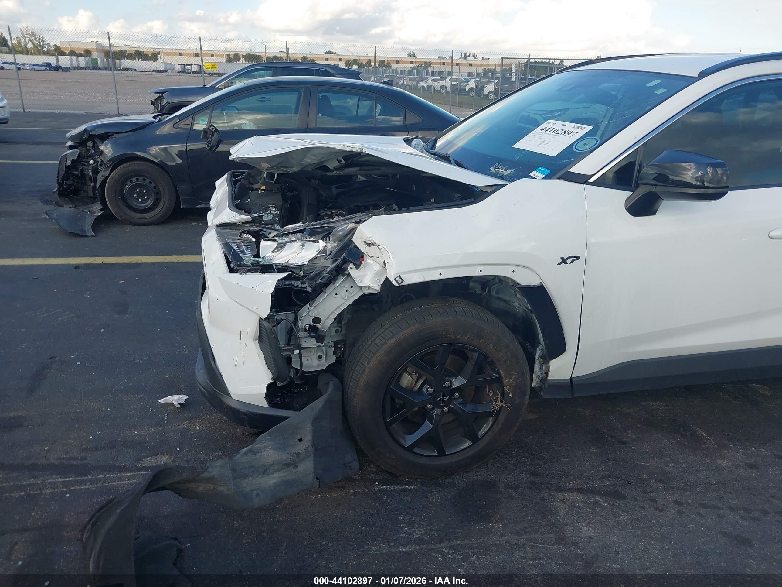 TOYOTA RAV4 image 6