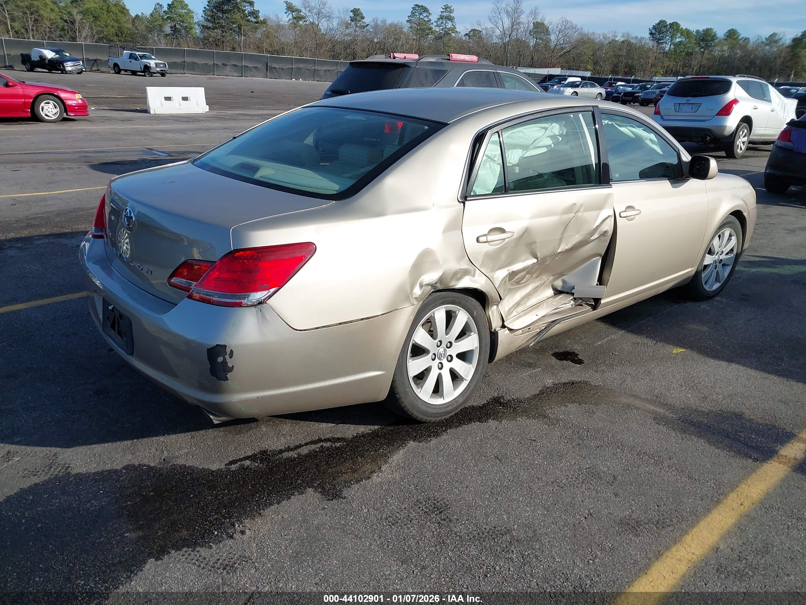 TOYOTA AVALON image 4