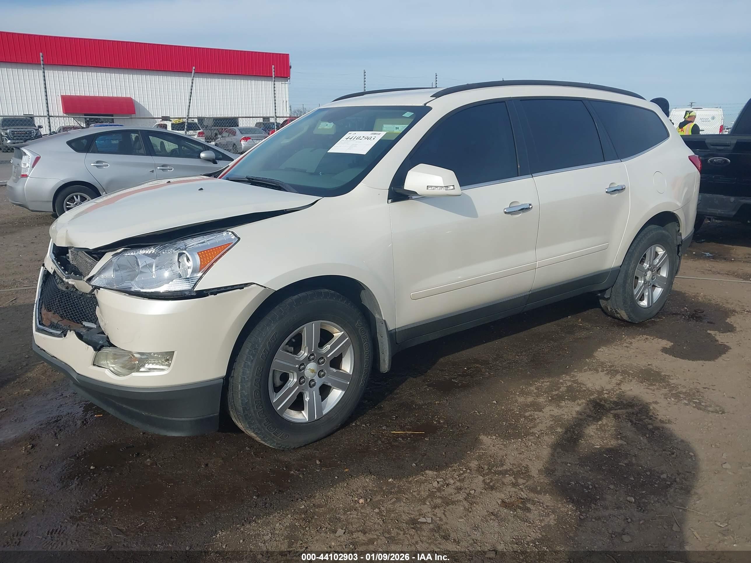 CHEVROLET TRAVERSE image 2