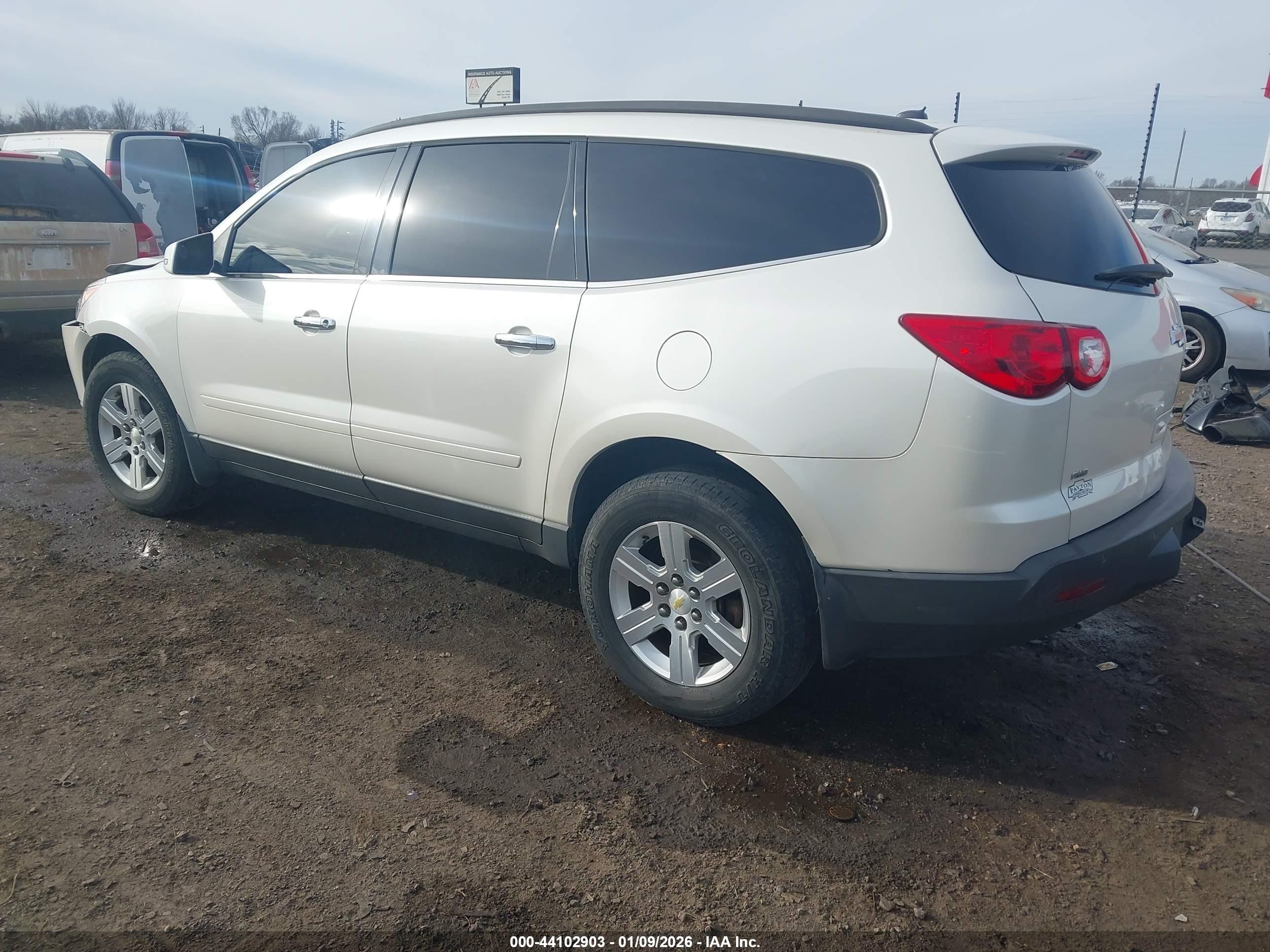 CHEVROLET TRAVERSE image 3