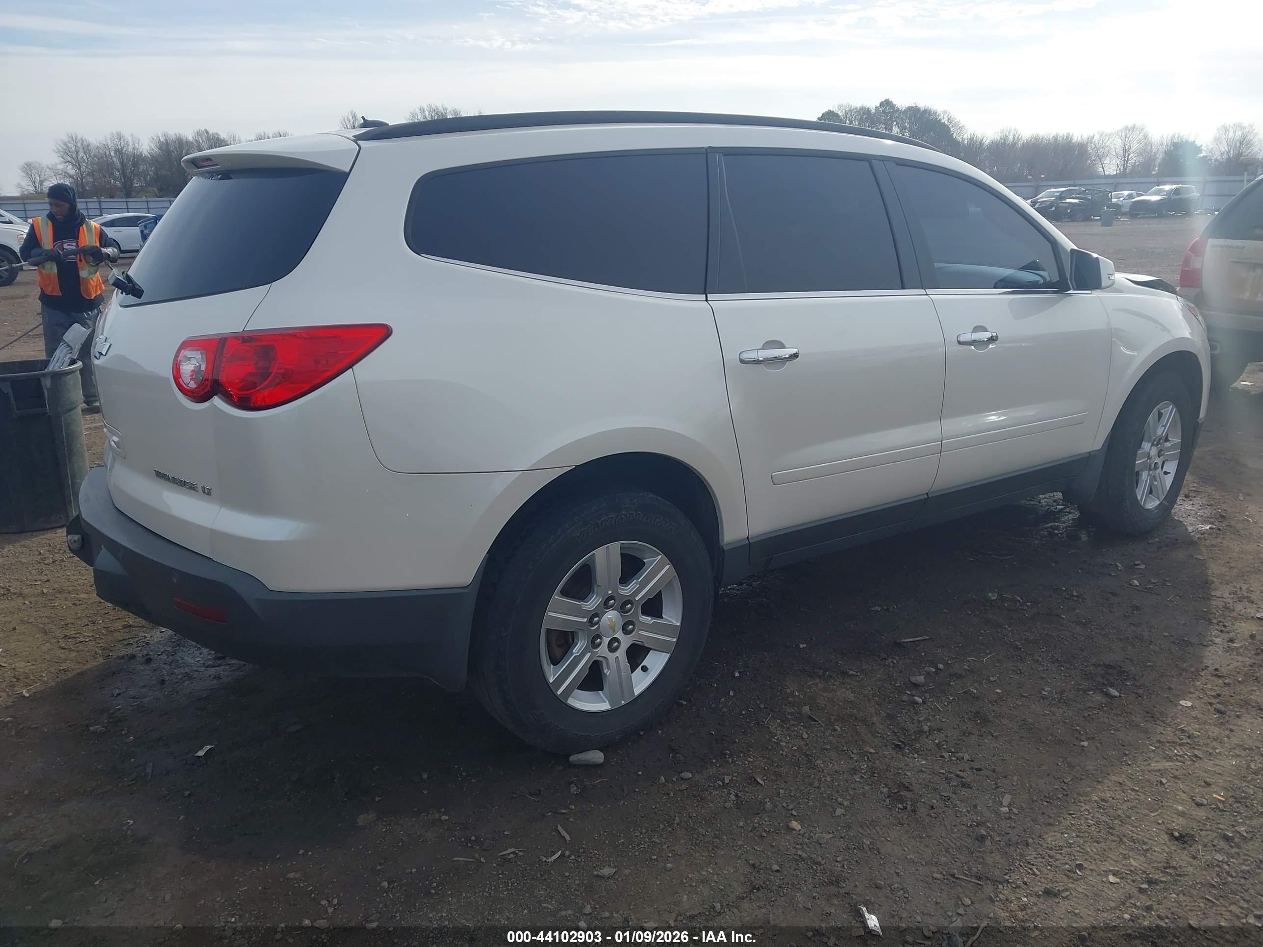 CHEVROLET TRAVERSE image 4
