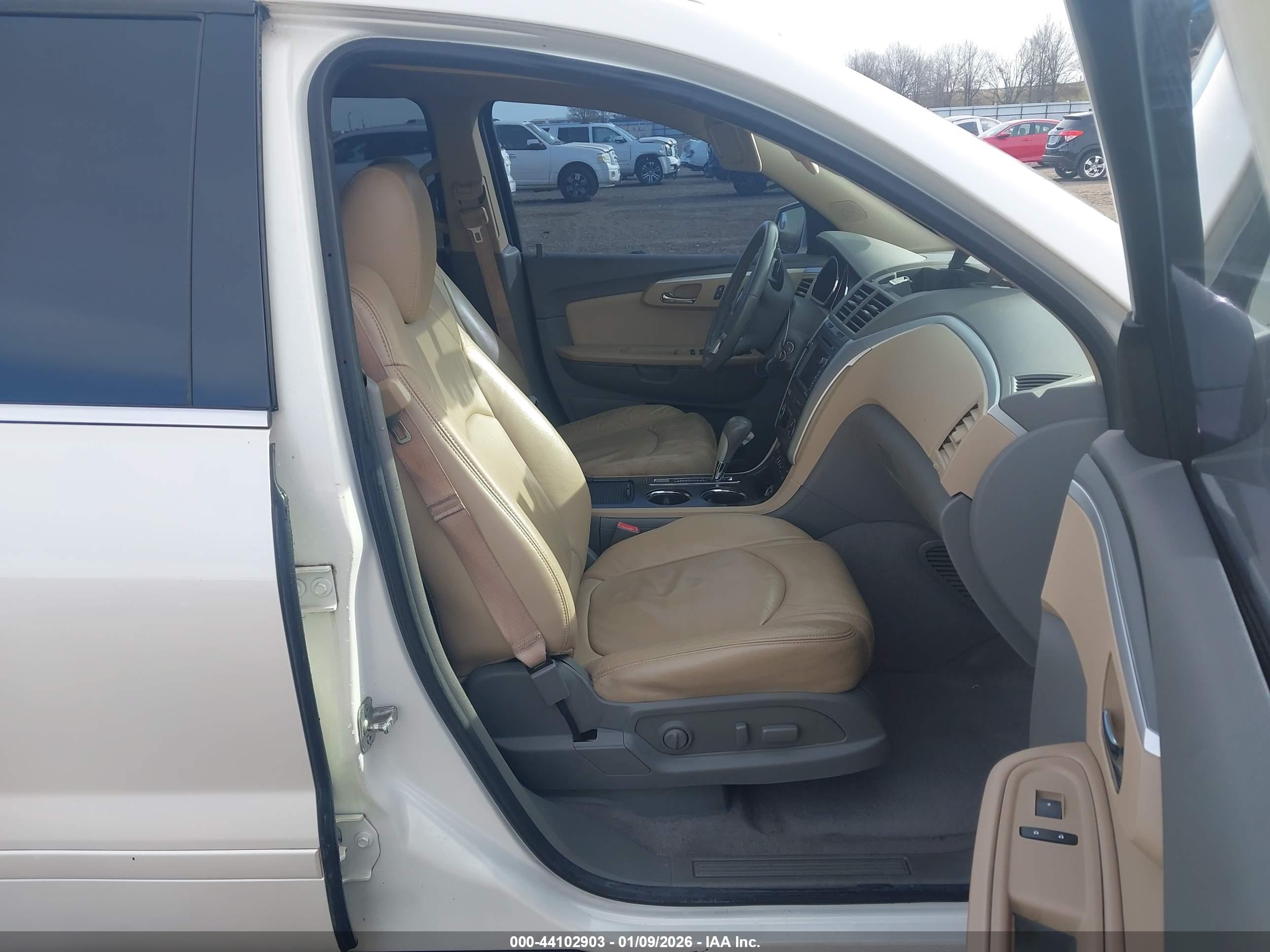 CHEVROLET TRAVERSE image 5