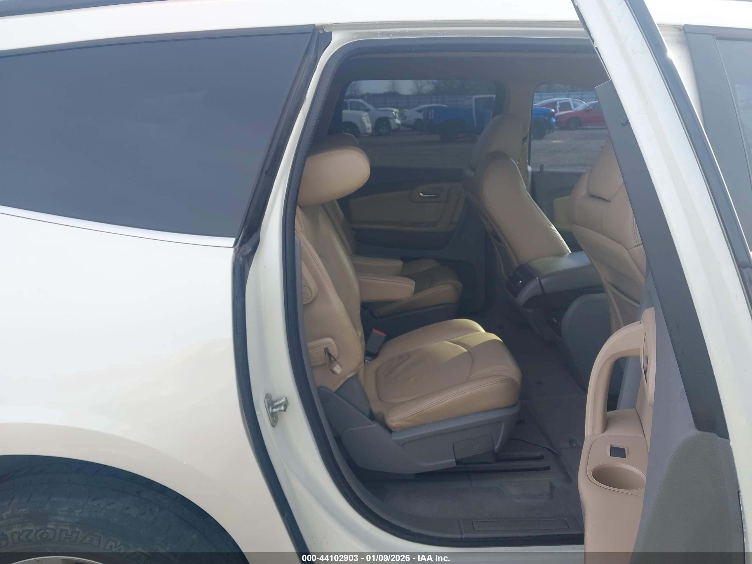 CHEVROLET TRAVERSE image 8