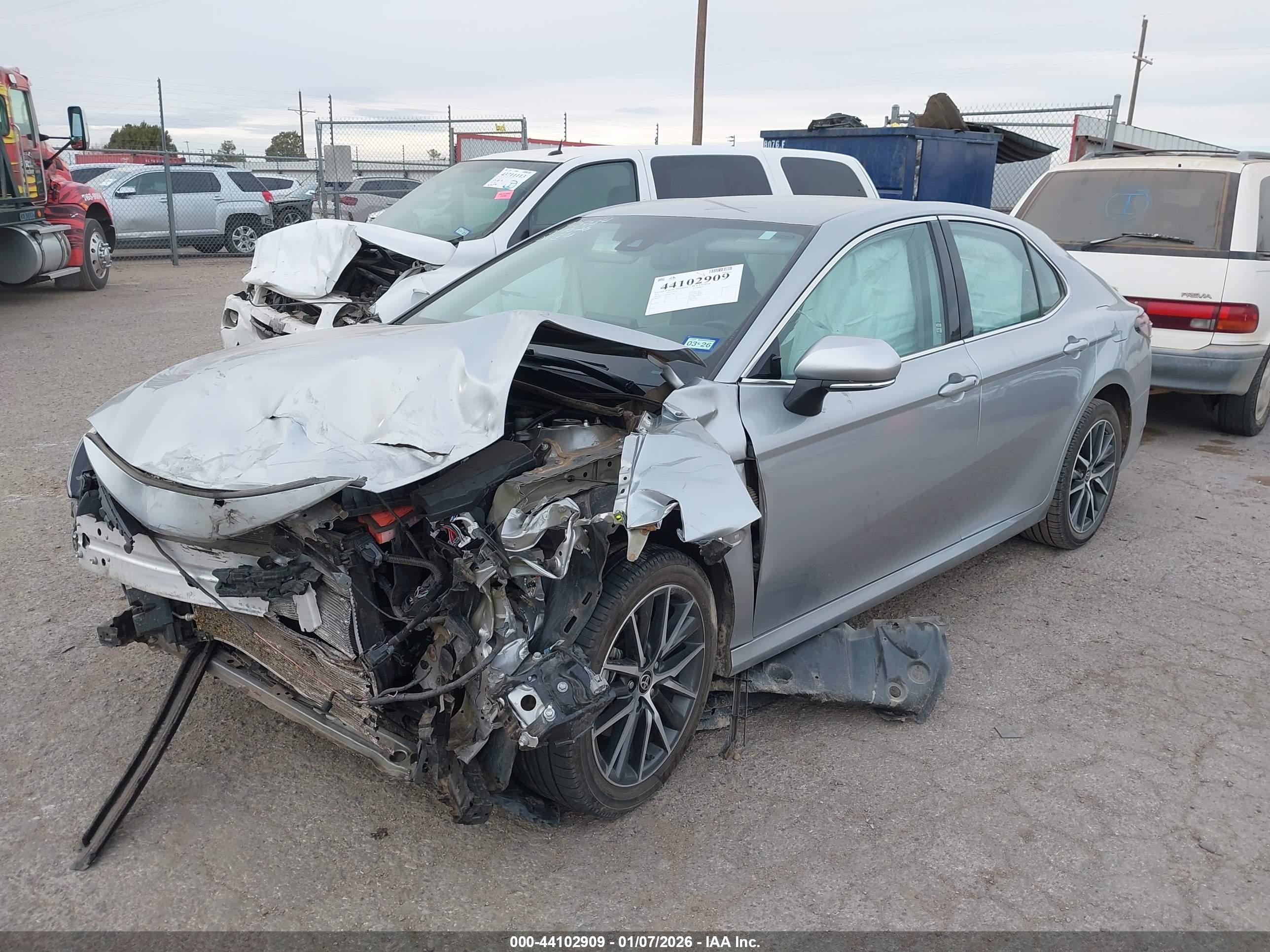 TOYOTA CAMRY image 2