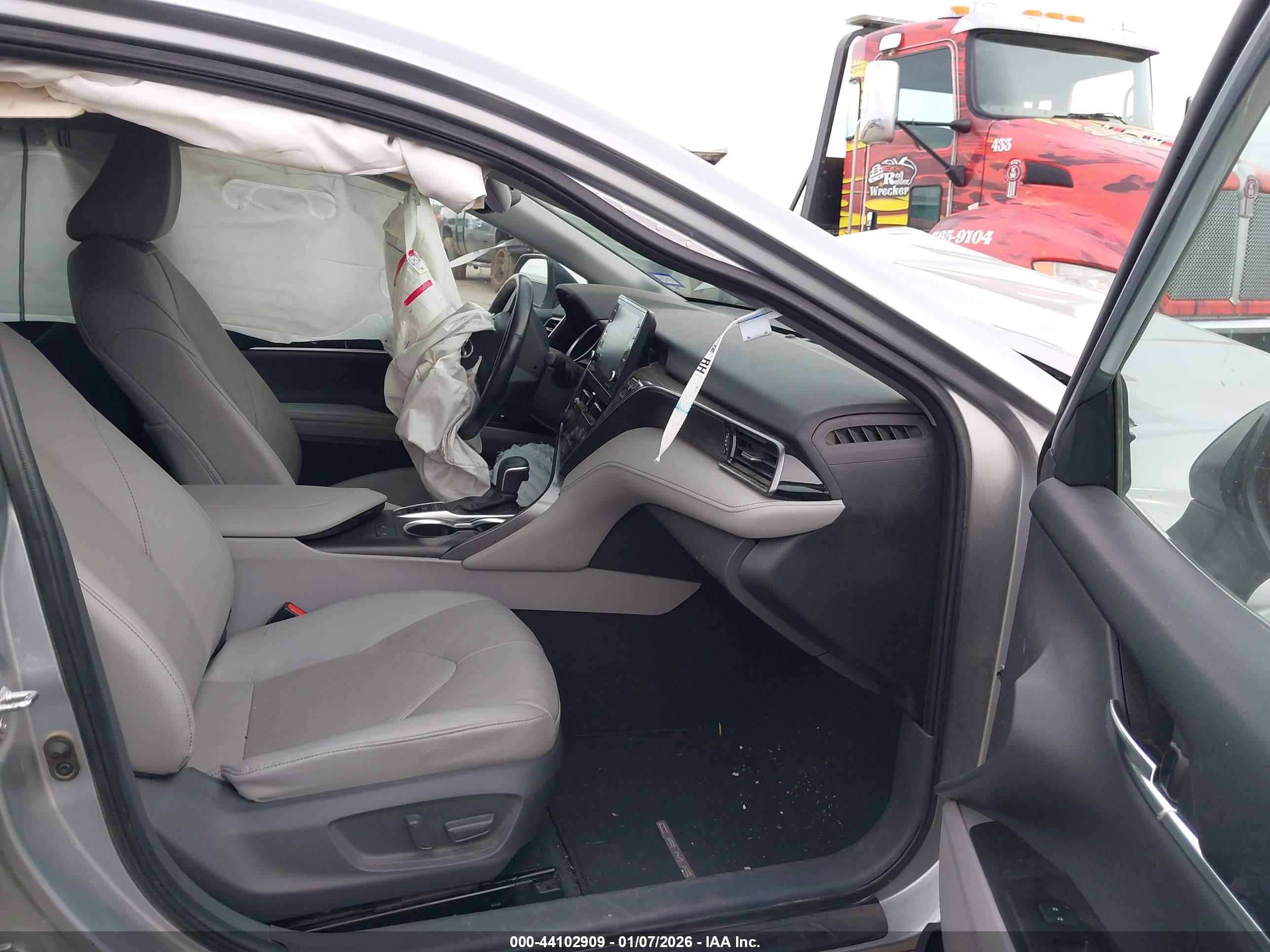 TOYOTA CAMRY image 5