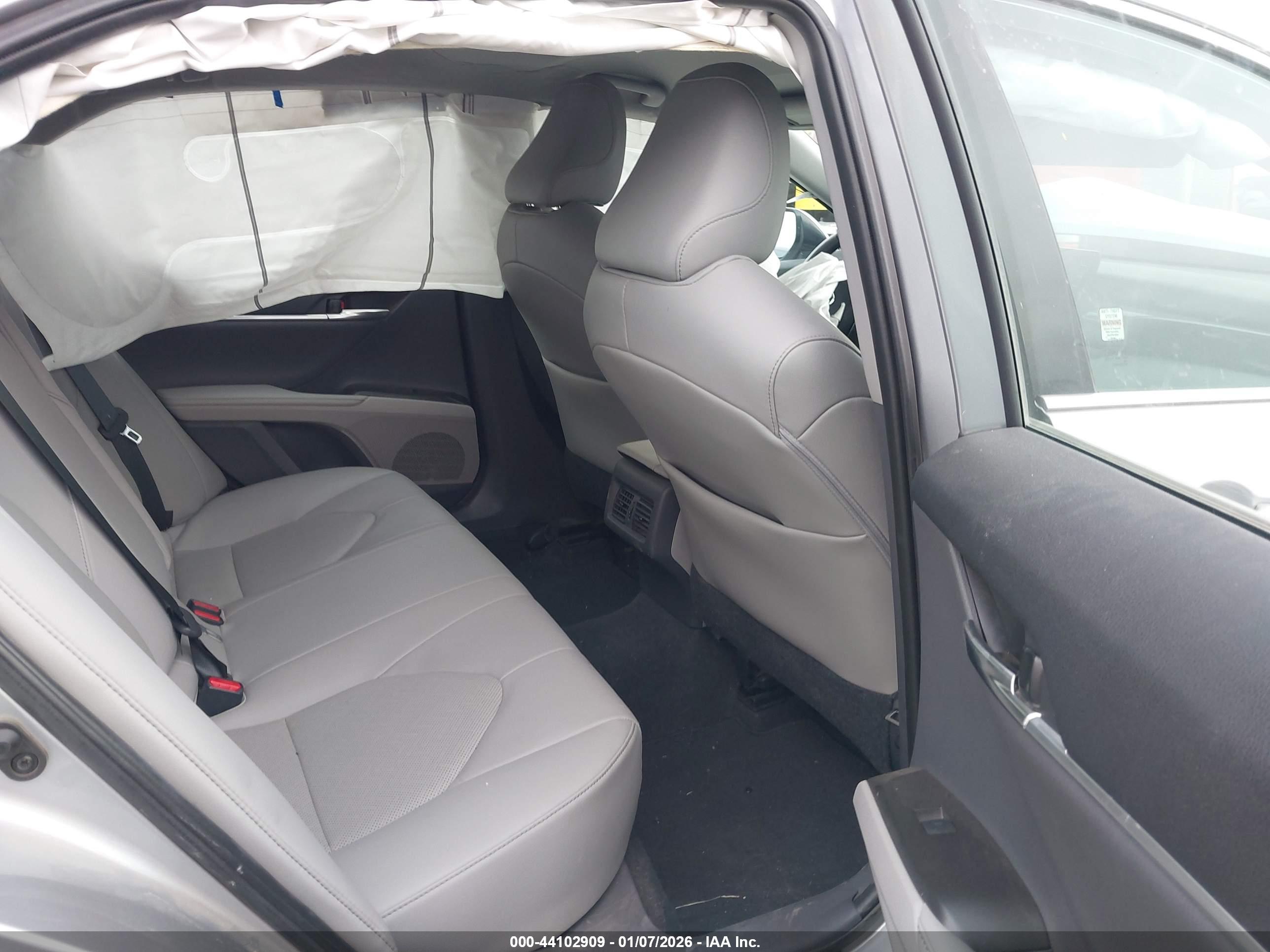 TOYOTA CAMRY image 8