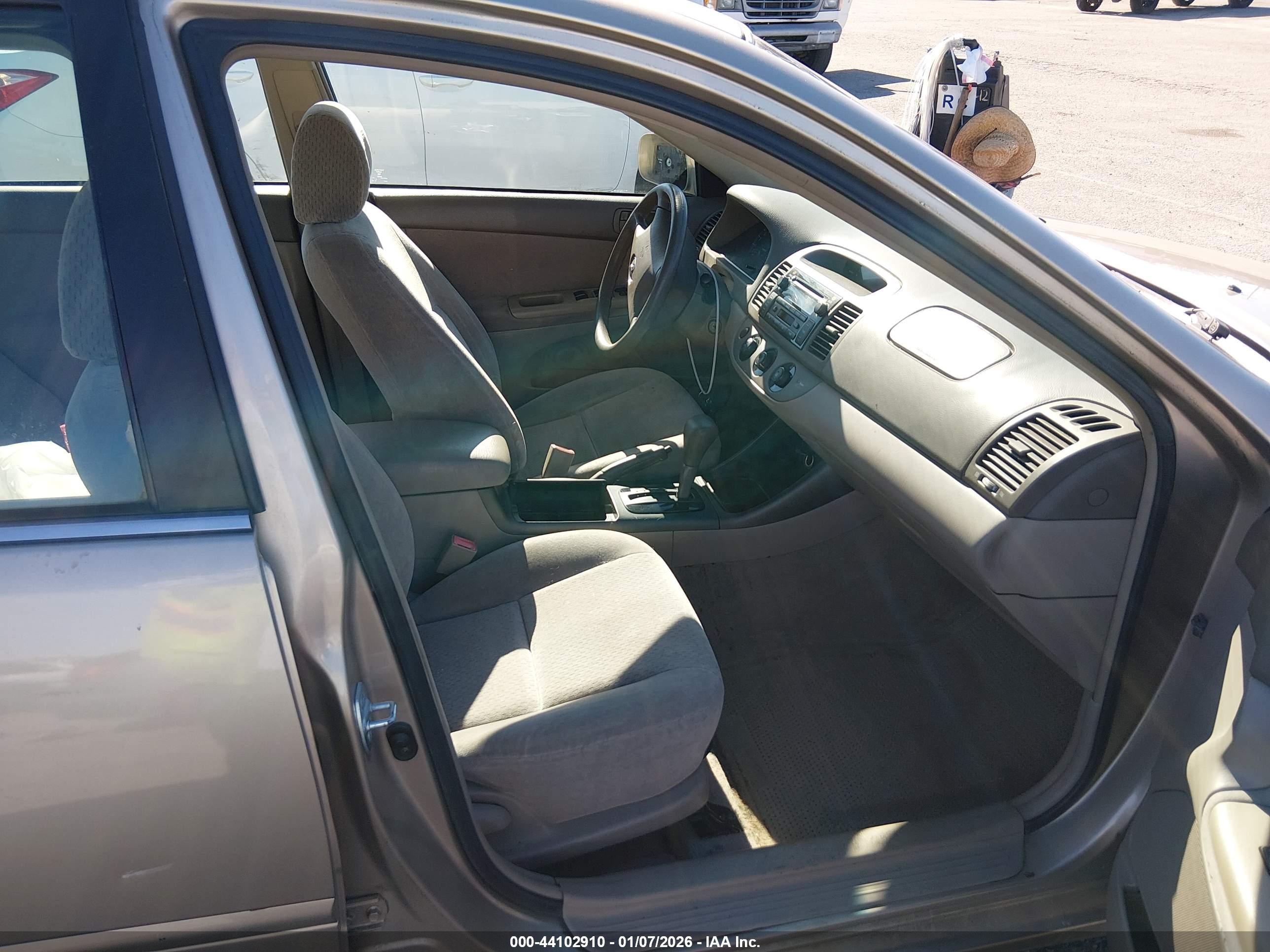 TOYOTA CAMRY image 5