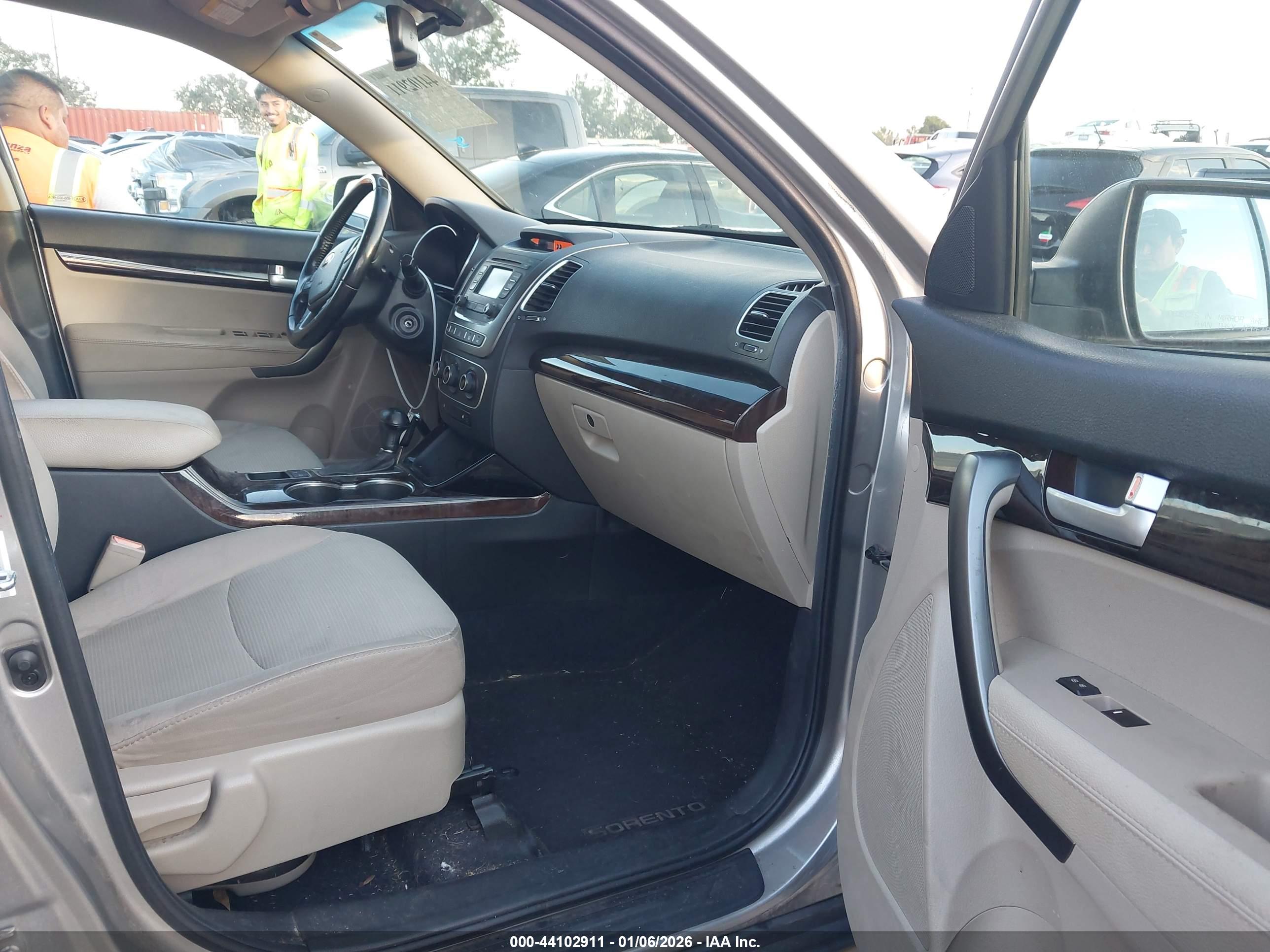 KIA SORENTO image 5