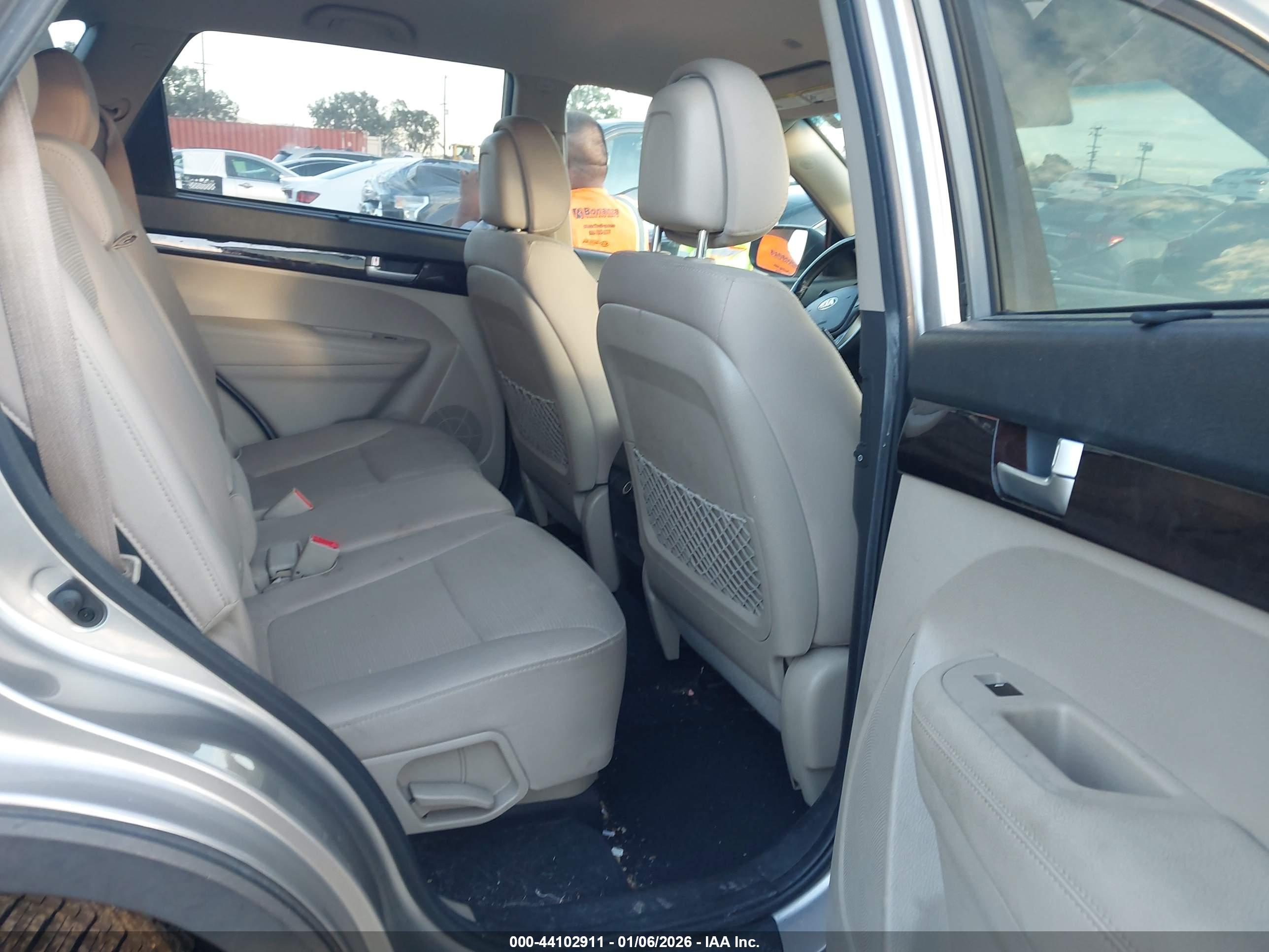 KIA SORENTO image 8