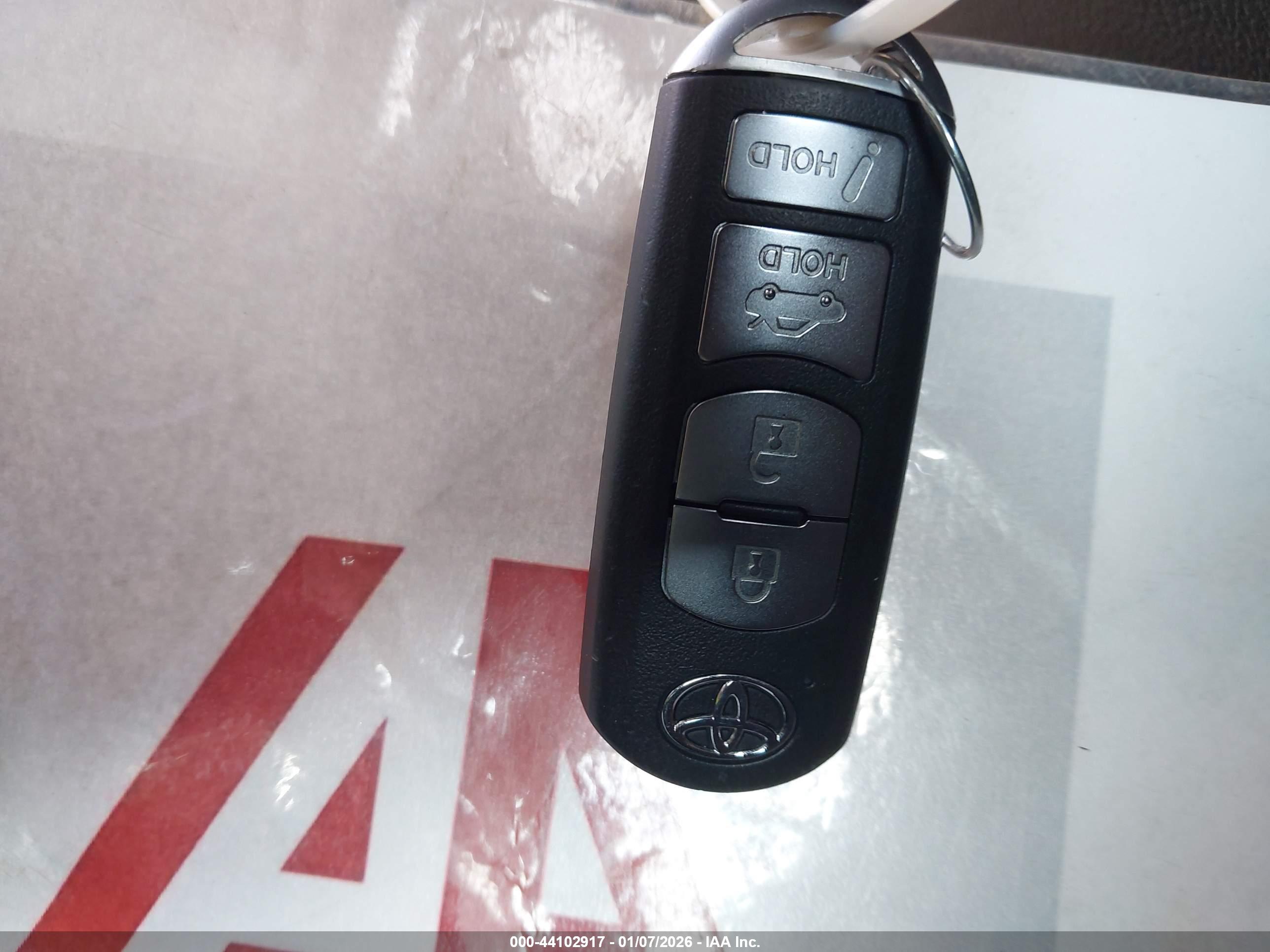 TOYOTA YARIS image 11