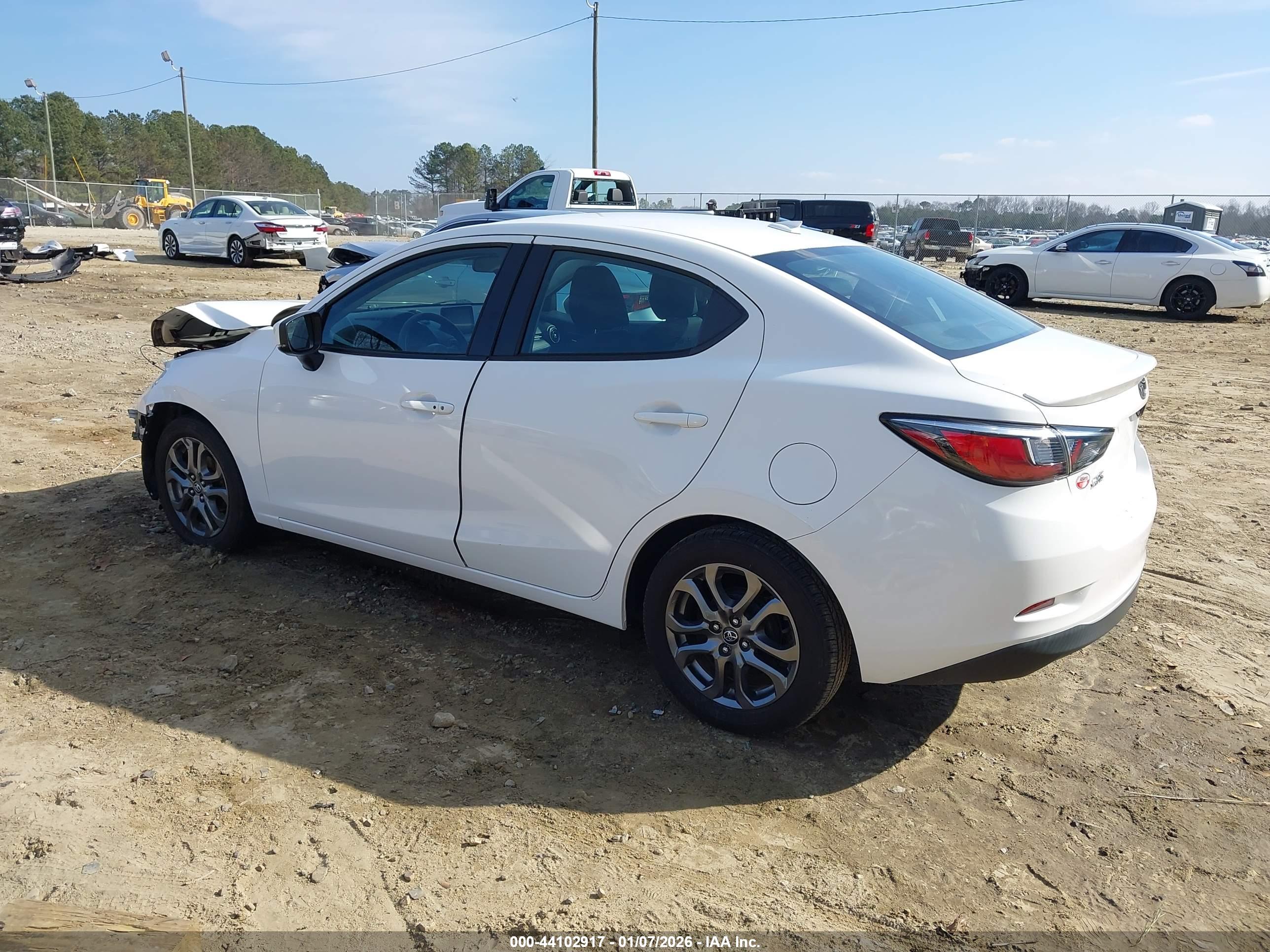 TOYOTA YARIS image 3