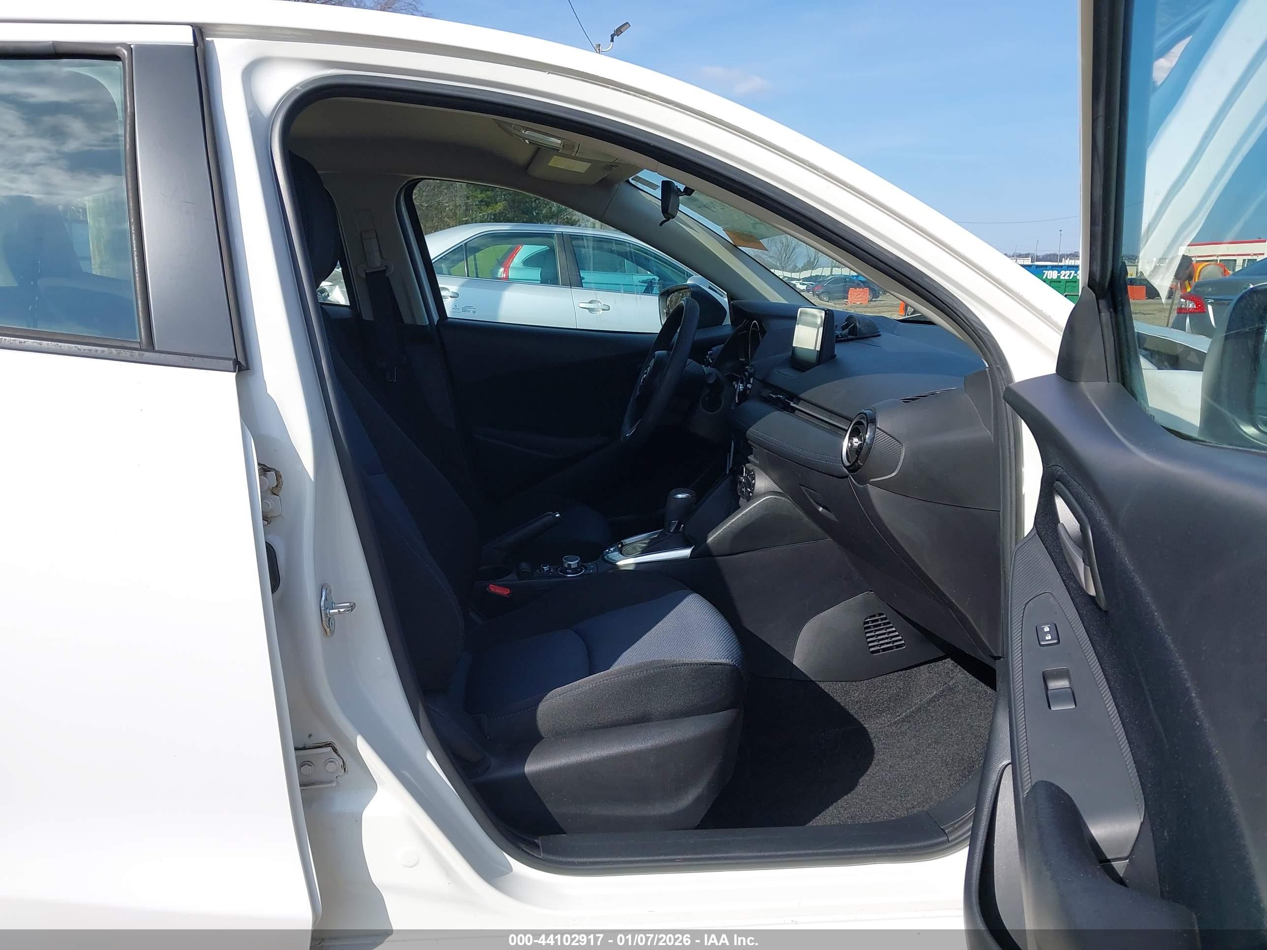 TOYOTA YARIS image 5