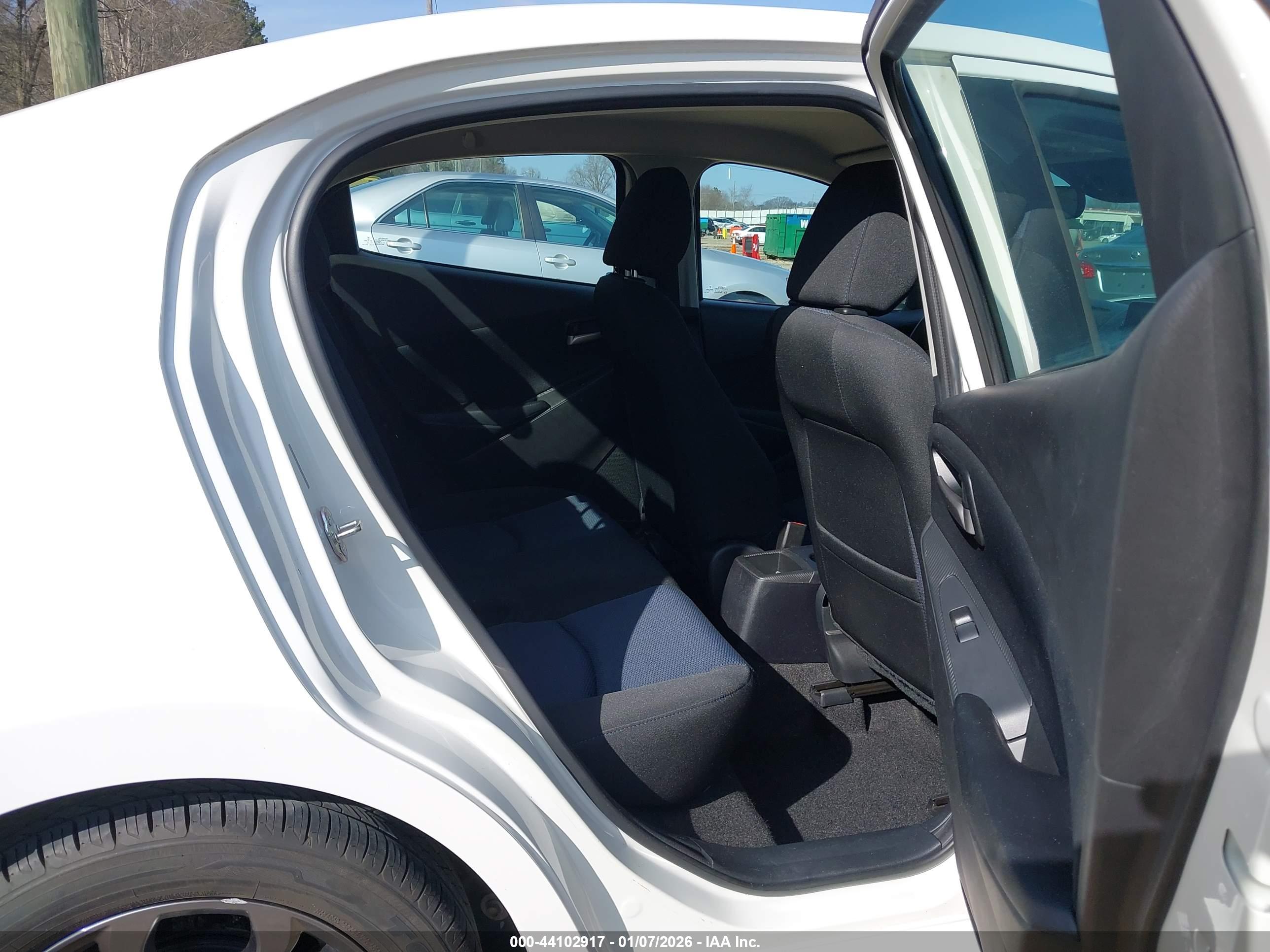 TOYOTA YARIS image 8