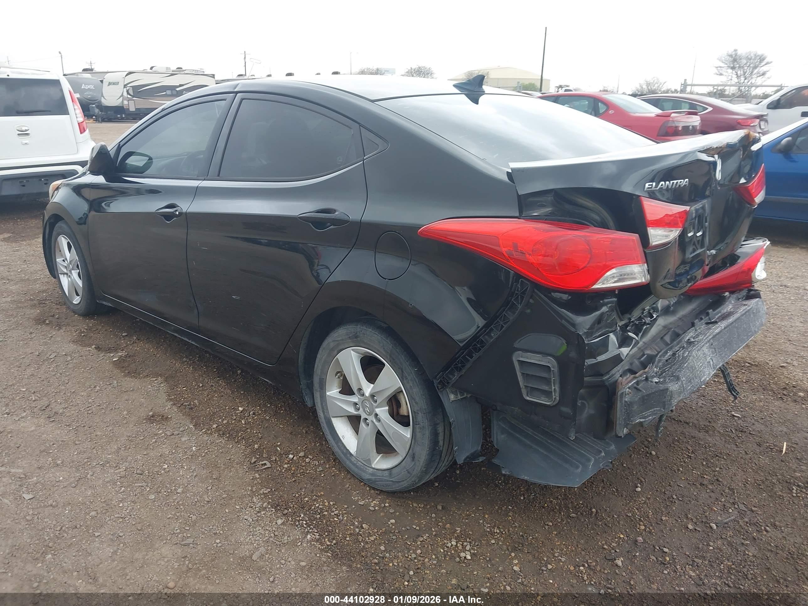 HYUNDAI ELANTRA image 3