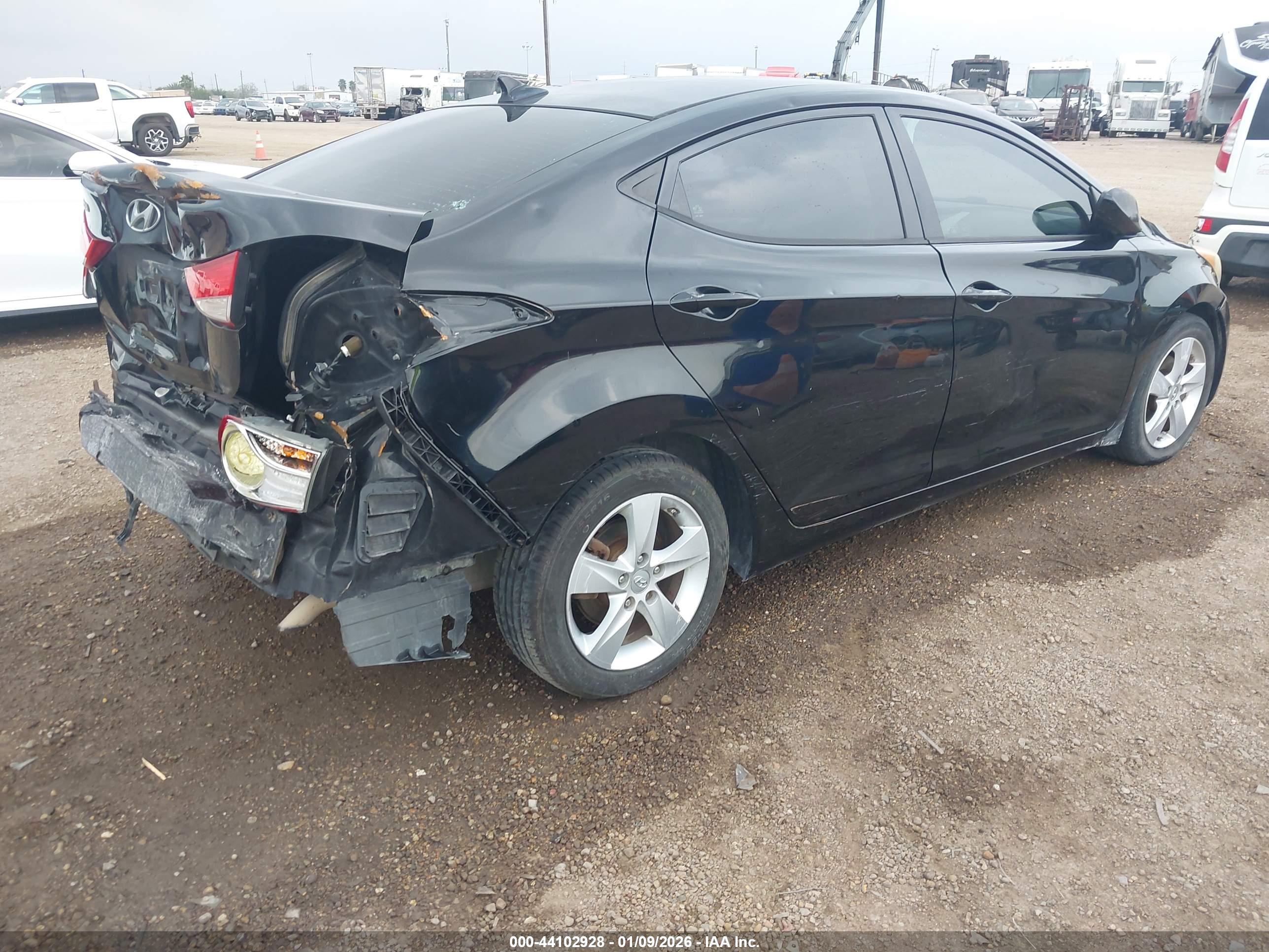 HYUNDAI ELANTRA image 4