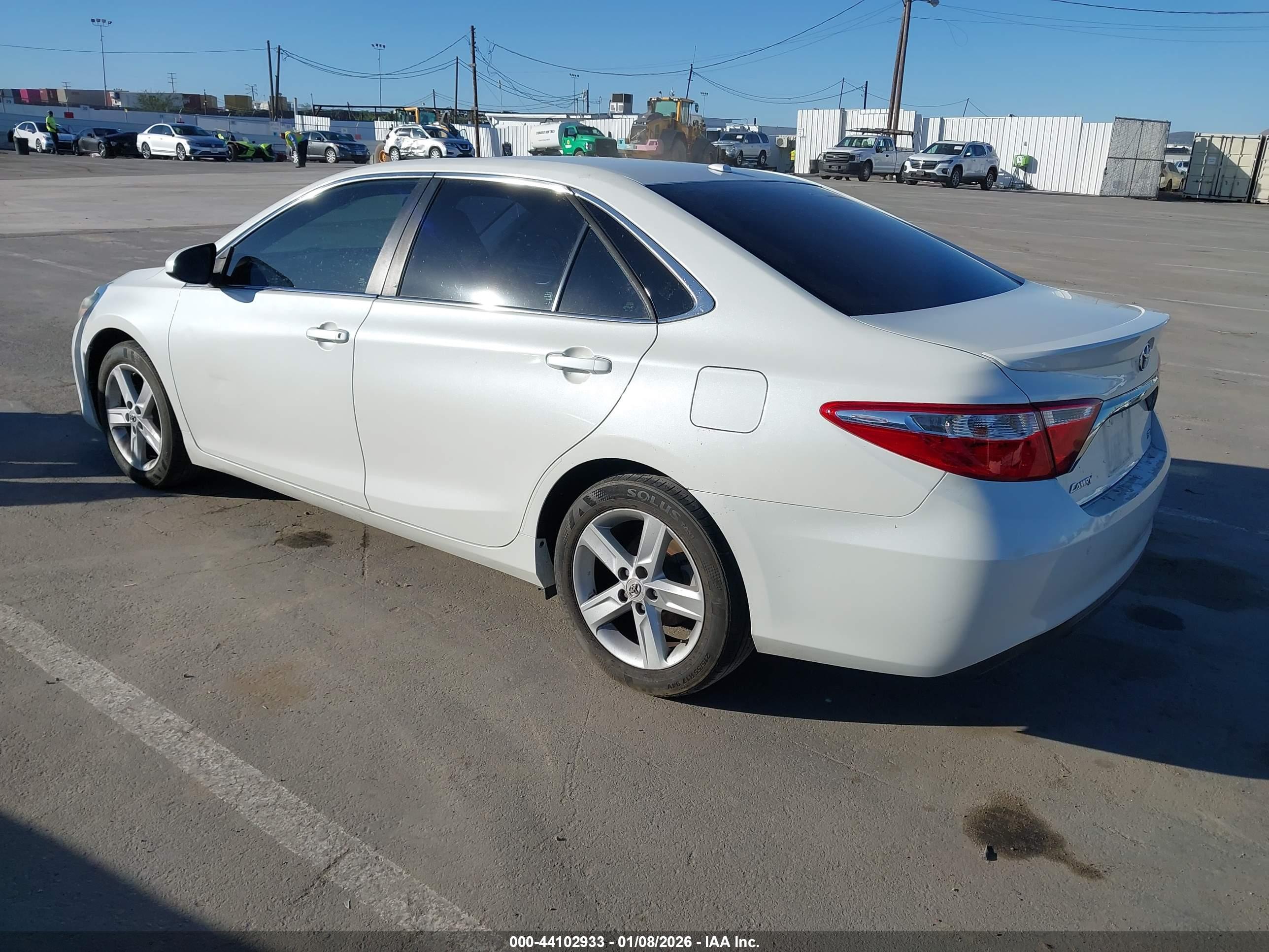 TOYOTA CAMRY image 3
