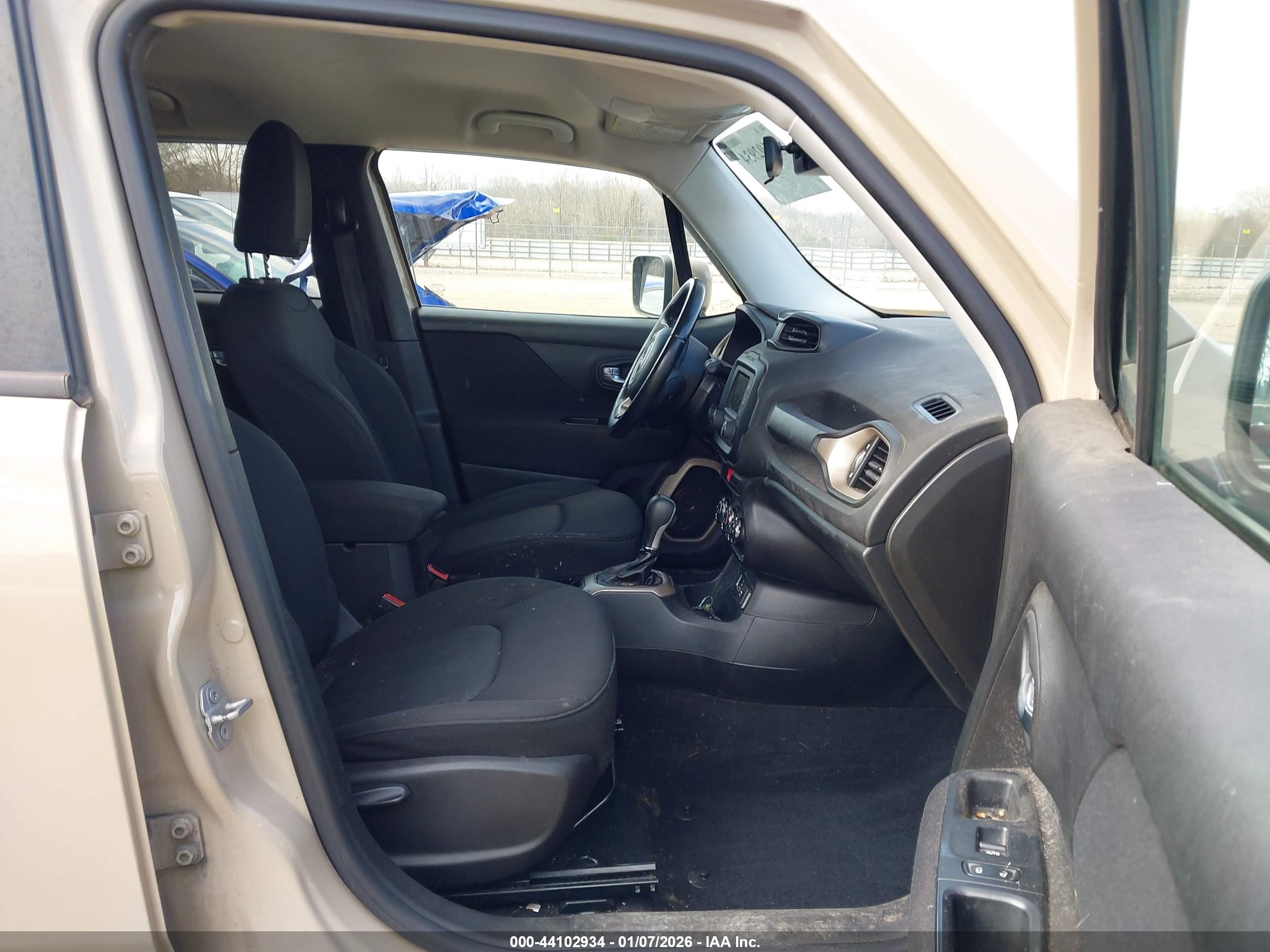 JEEP RENEGADE image 5
