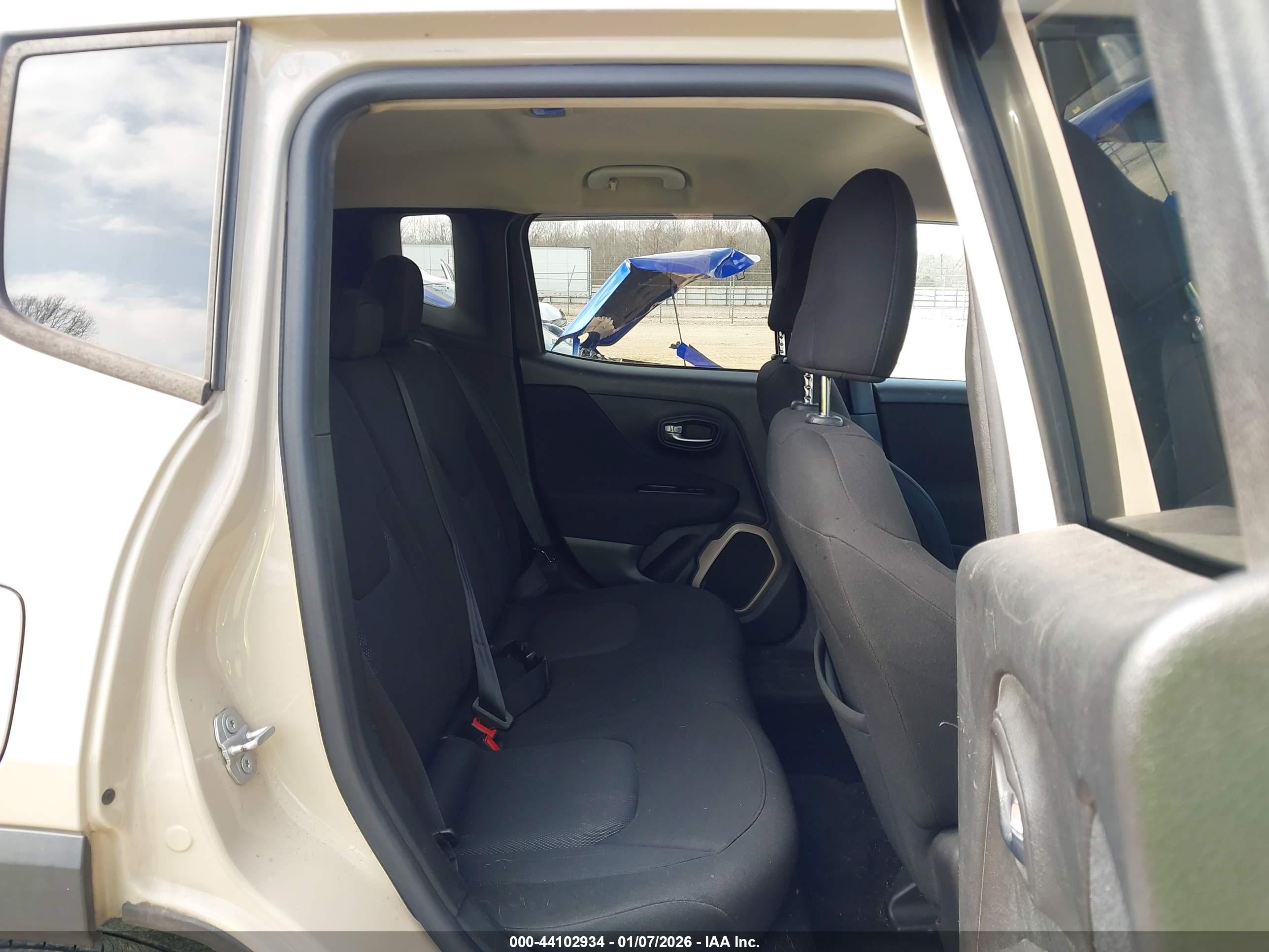 JEEP RENEGADE image 8