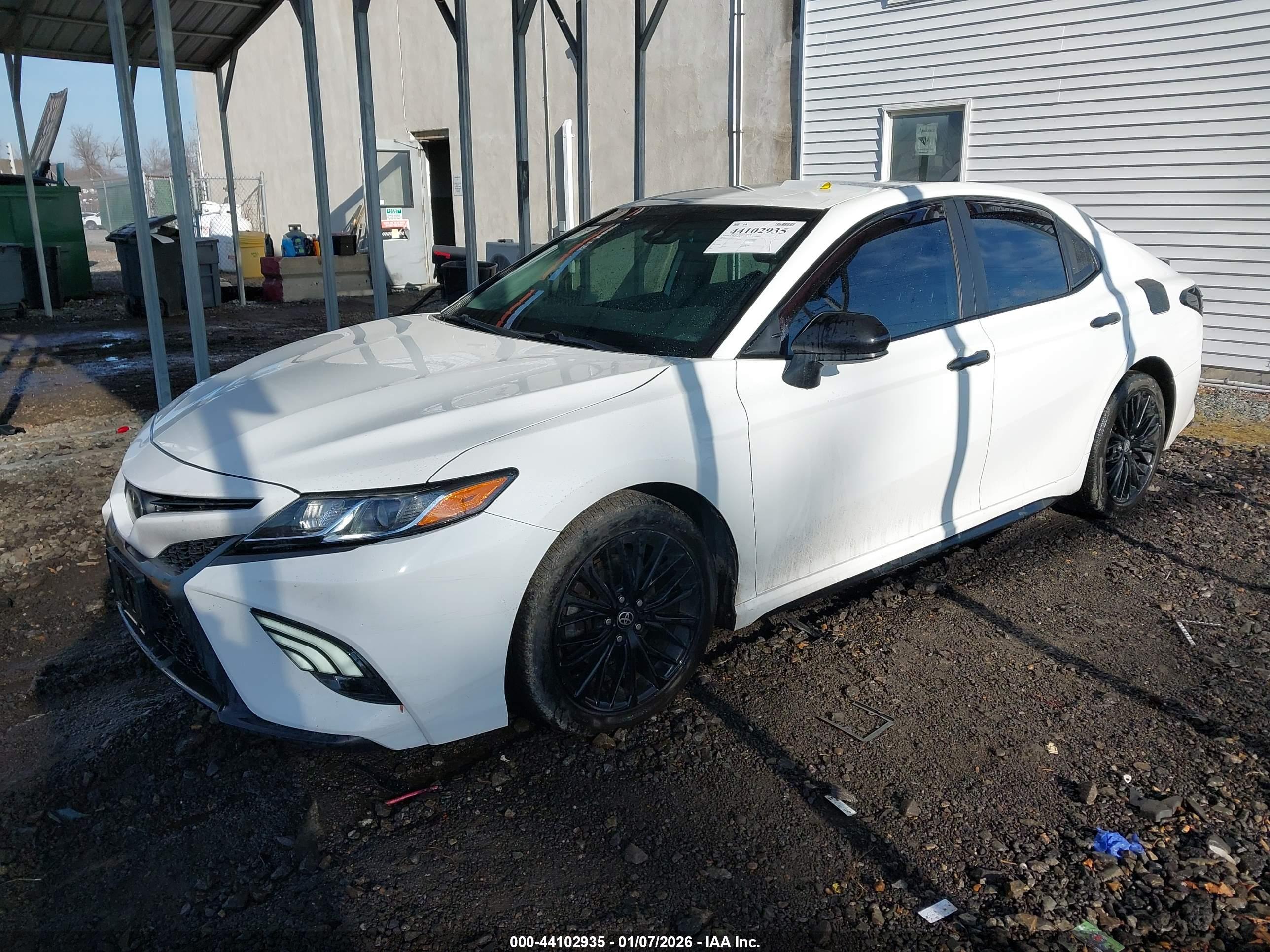 TOYOTA CAMRY image 2