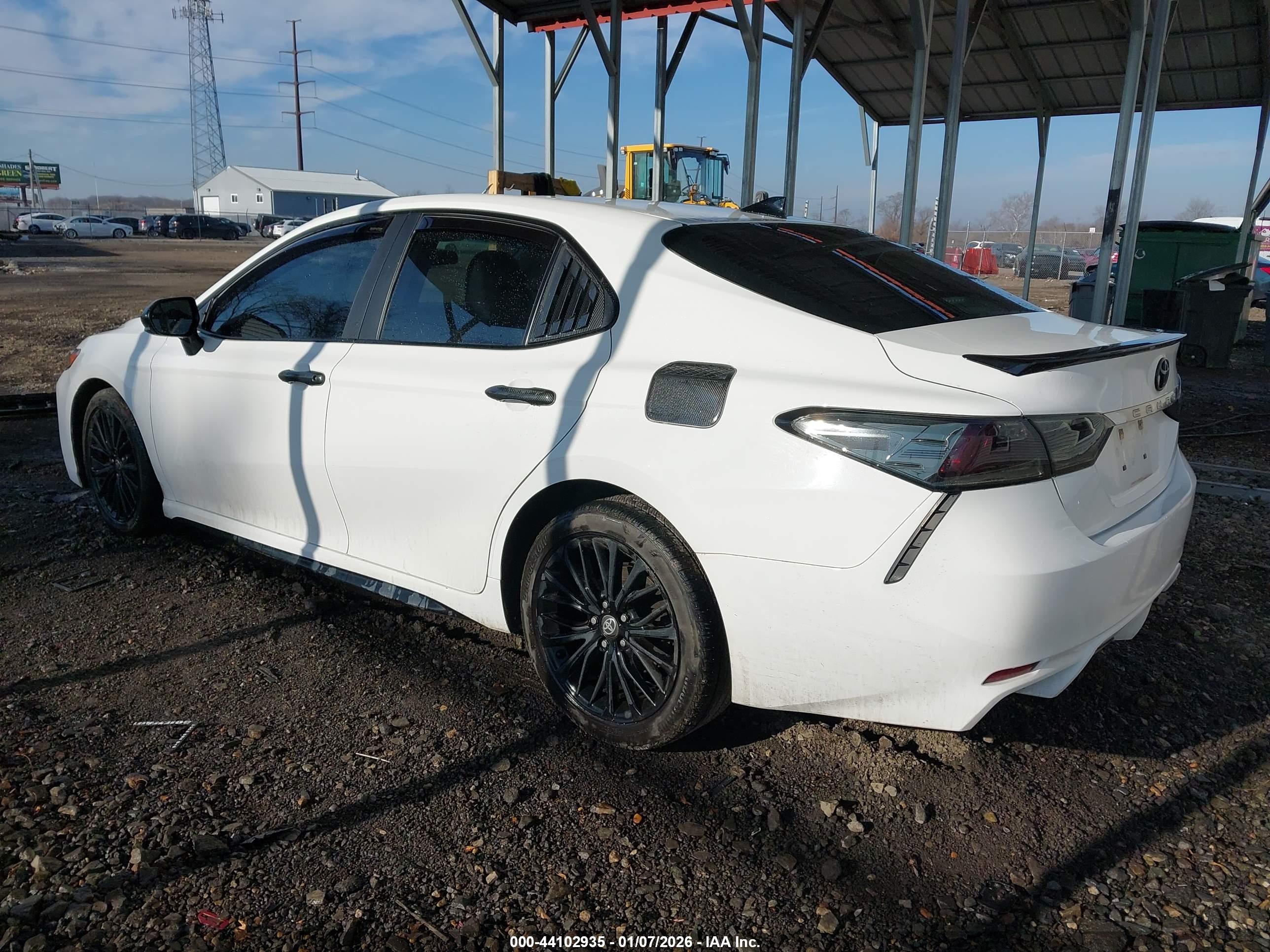 TOYOTA CAMRY image 3