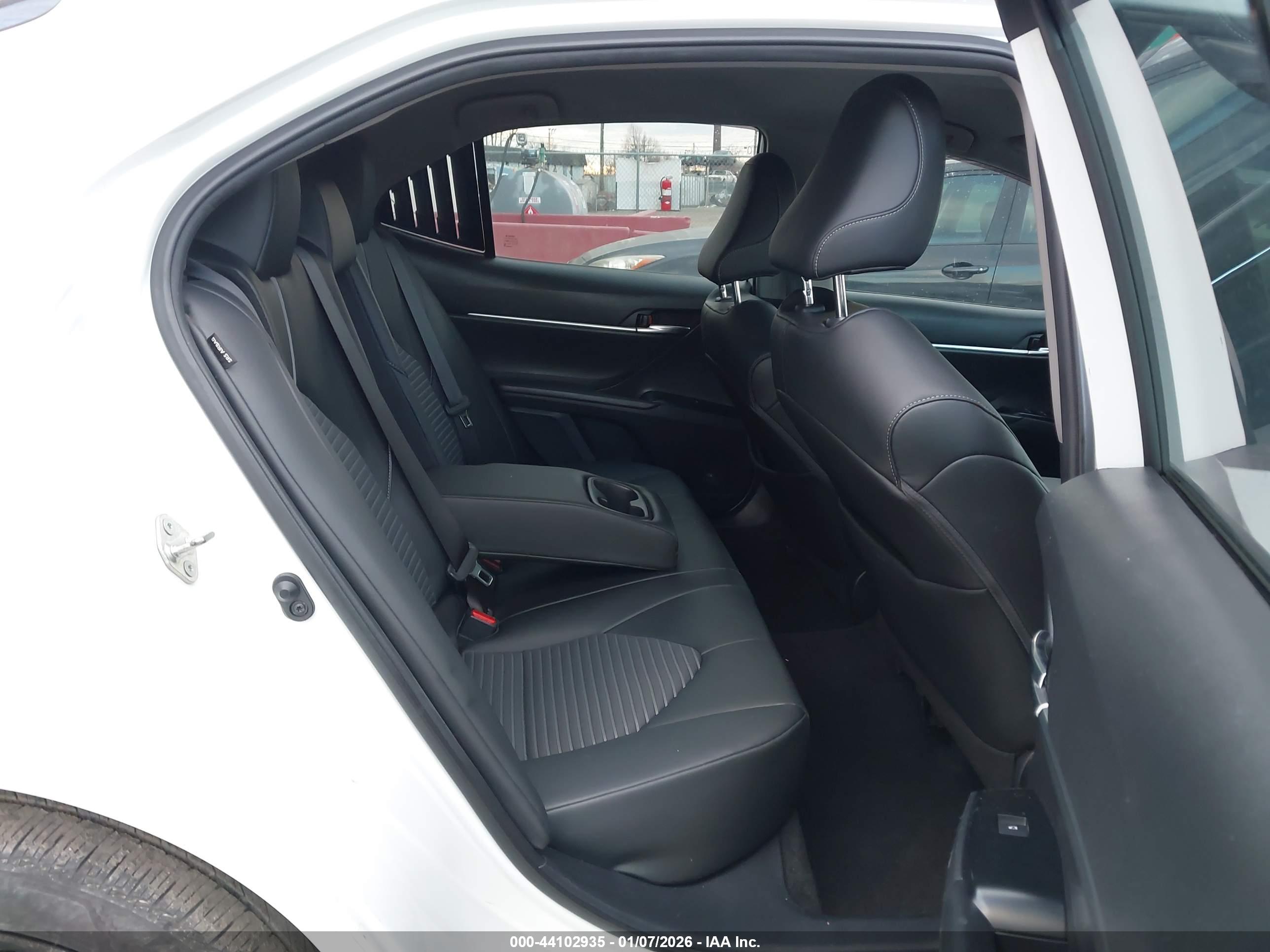 TOYOTA CAMRY image 8