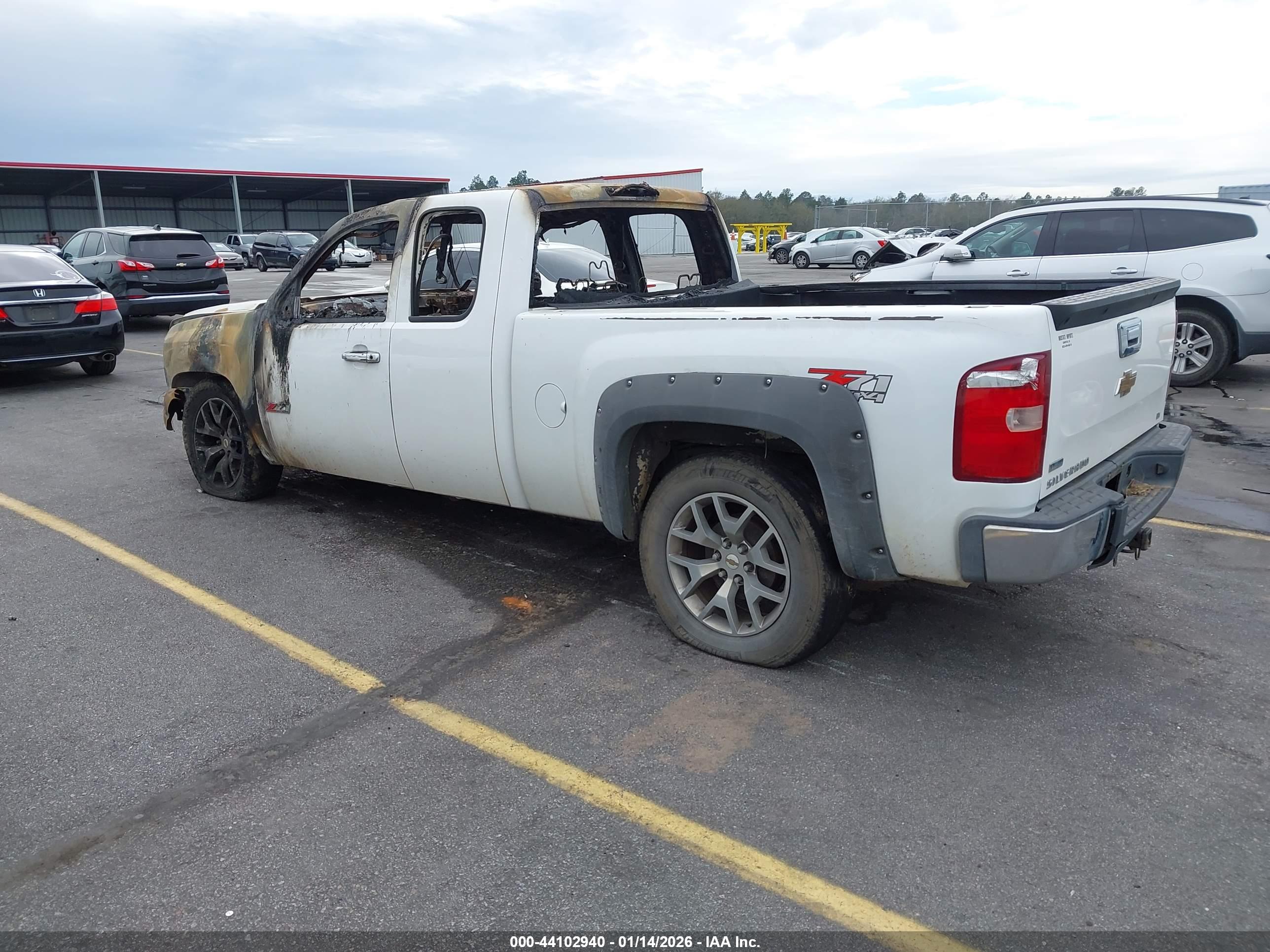 CHEVROLET SILVERADO image 3