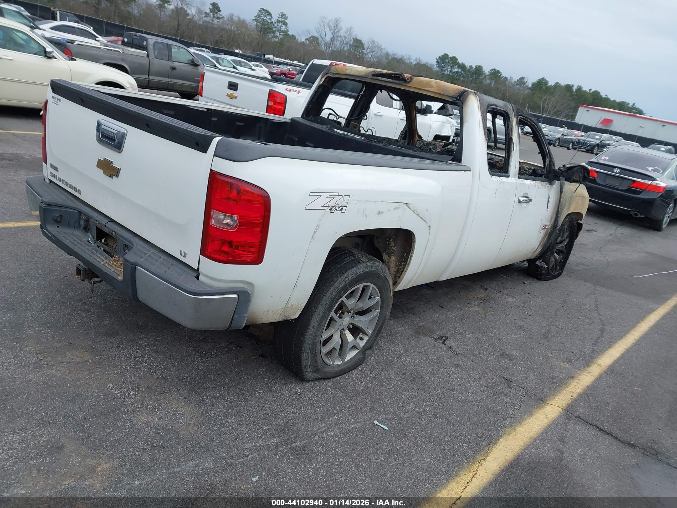 CHEVROLET SILVERADO image 4