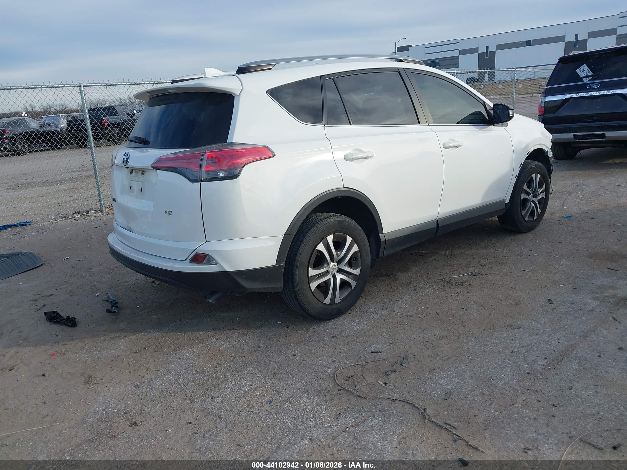 TOYOTA RAV4 image 4