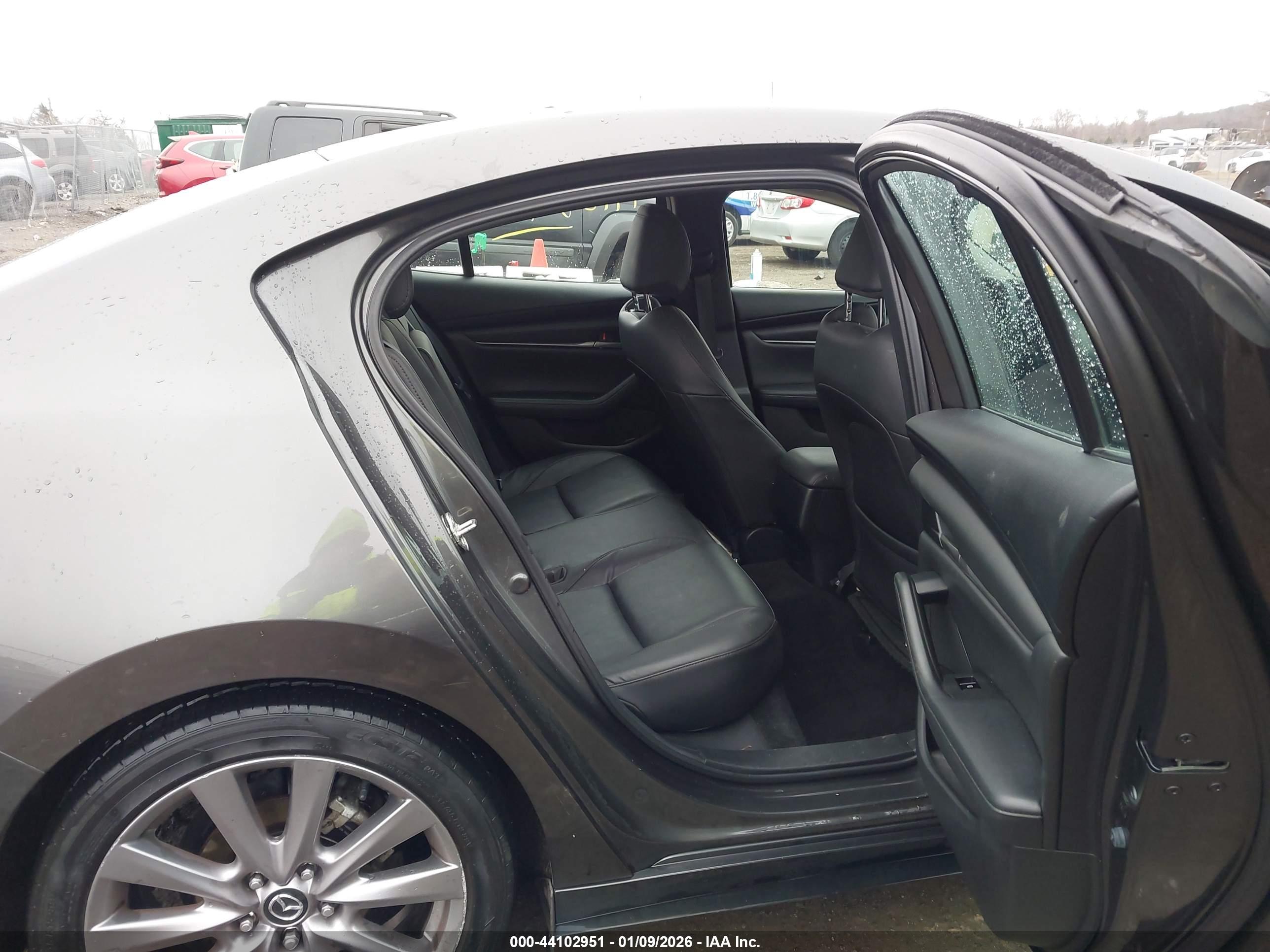 MAZDA MAZDA3 image 8
