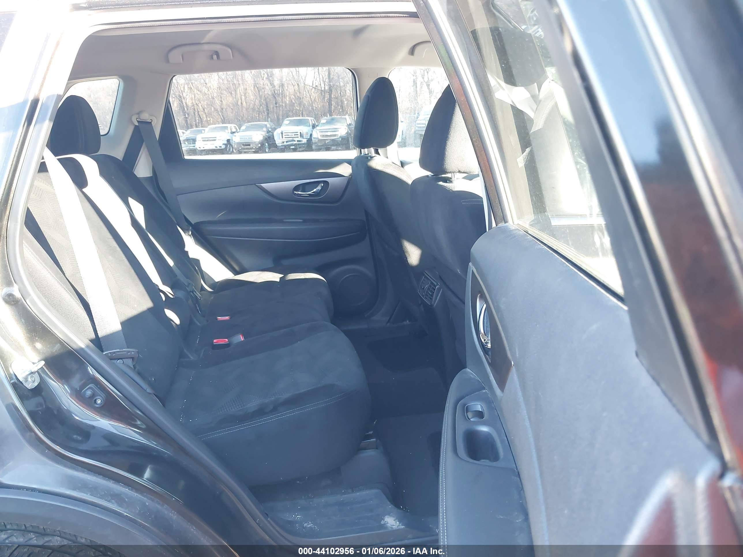 NISSAN ROGUE image 8