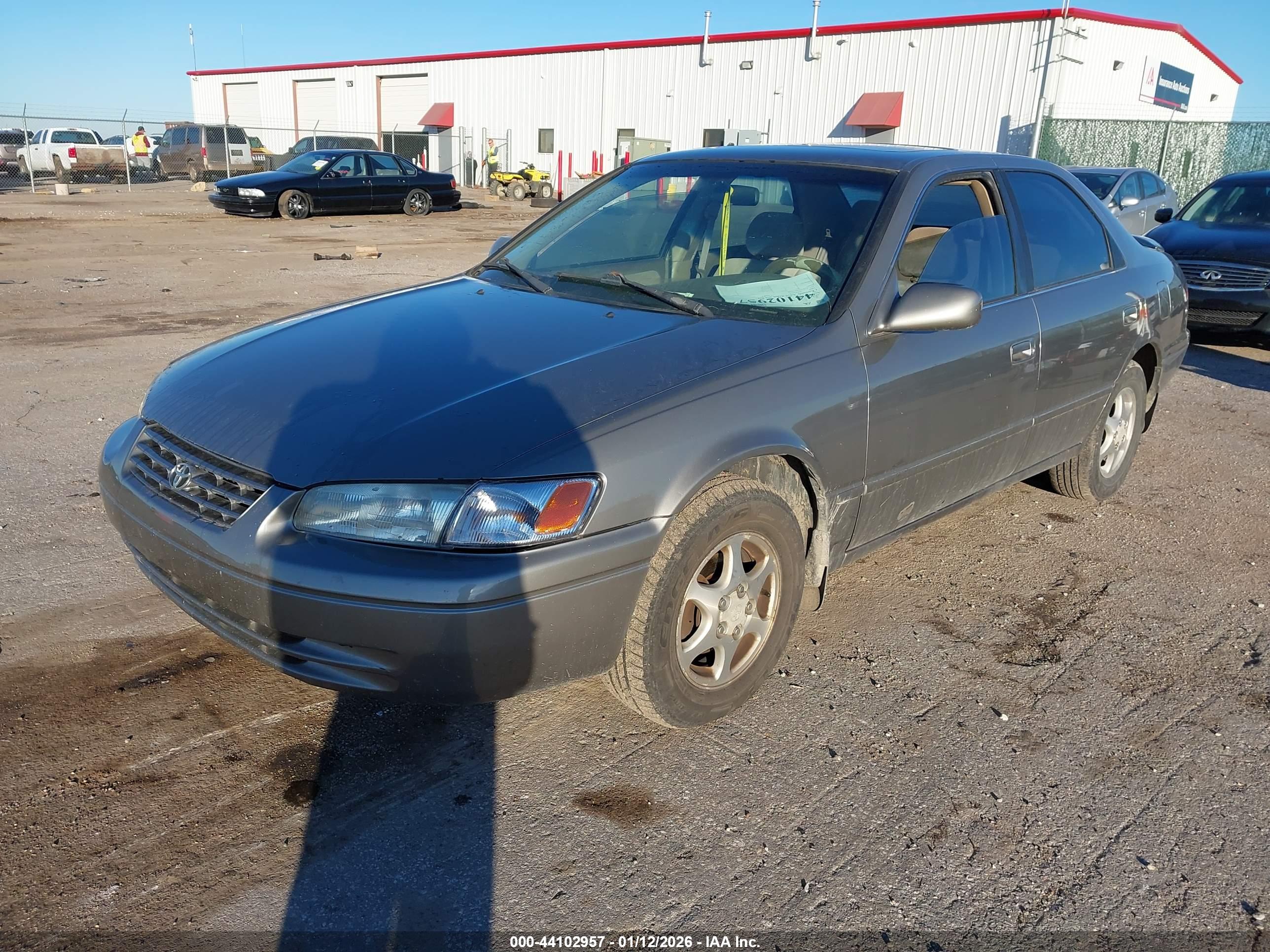 TOYOTA CAMRY image 2