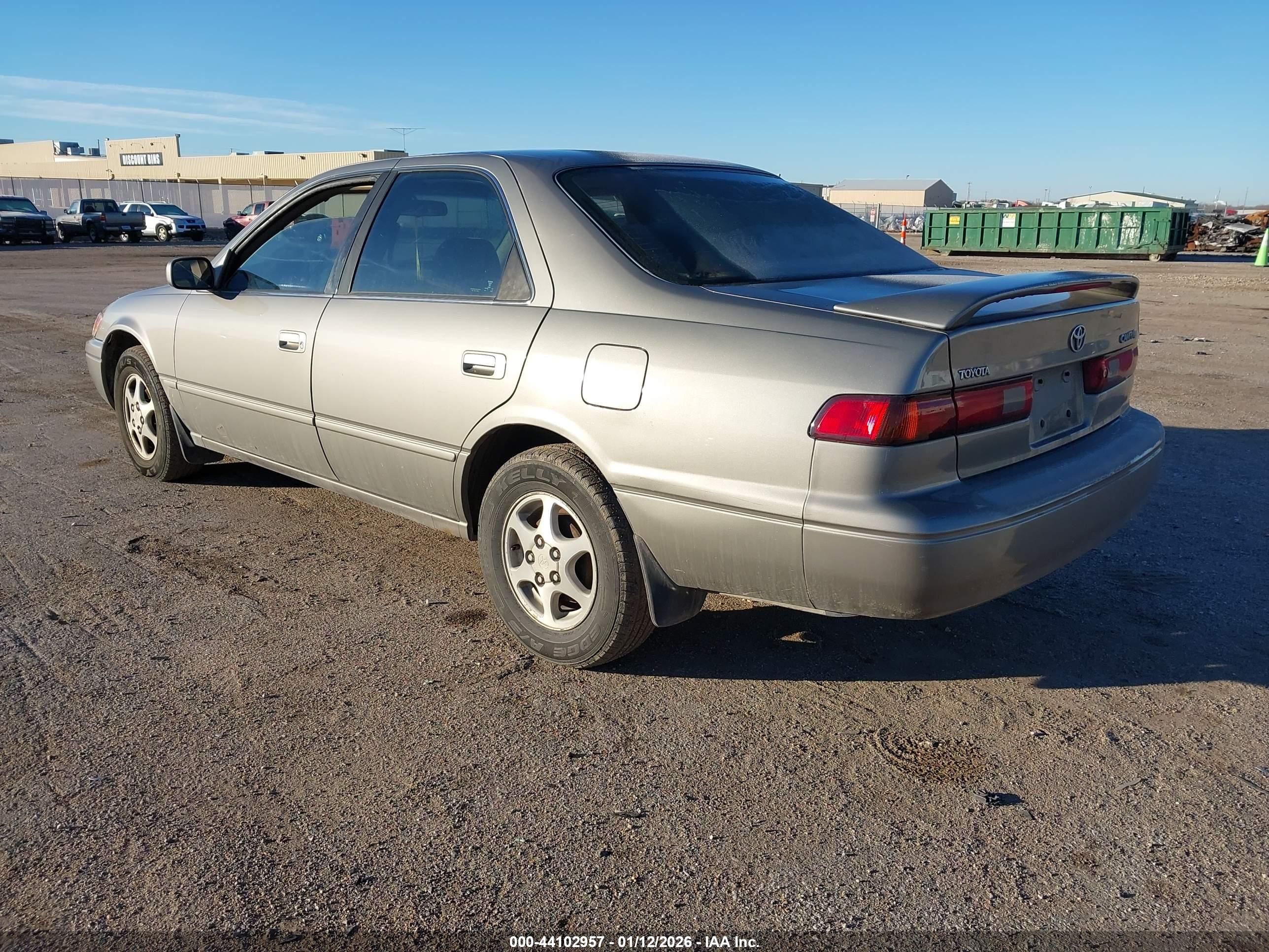 TOYOTA CAMRY image 3