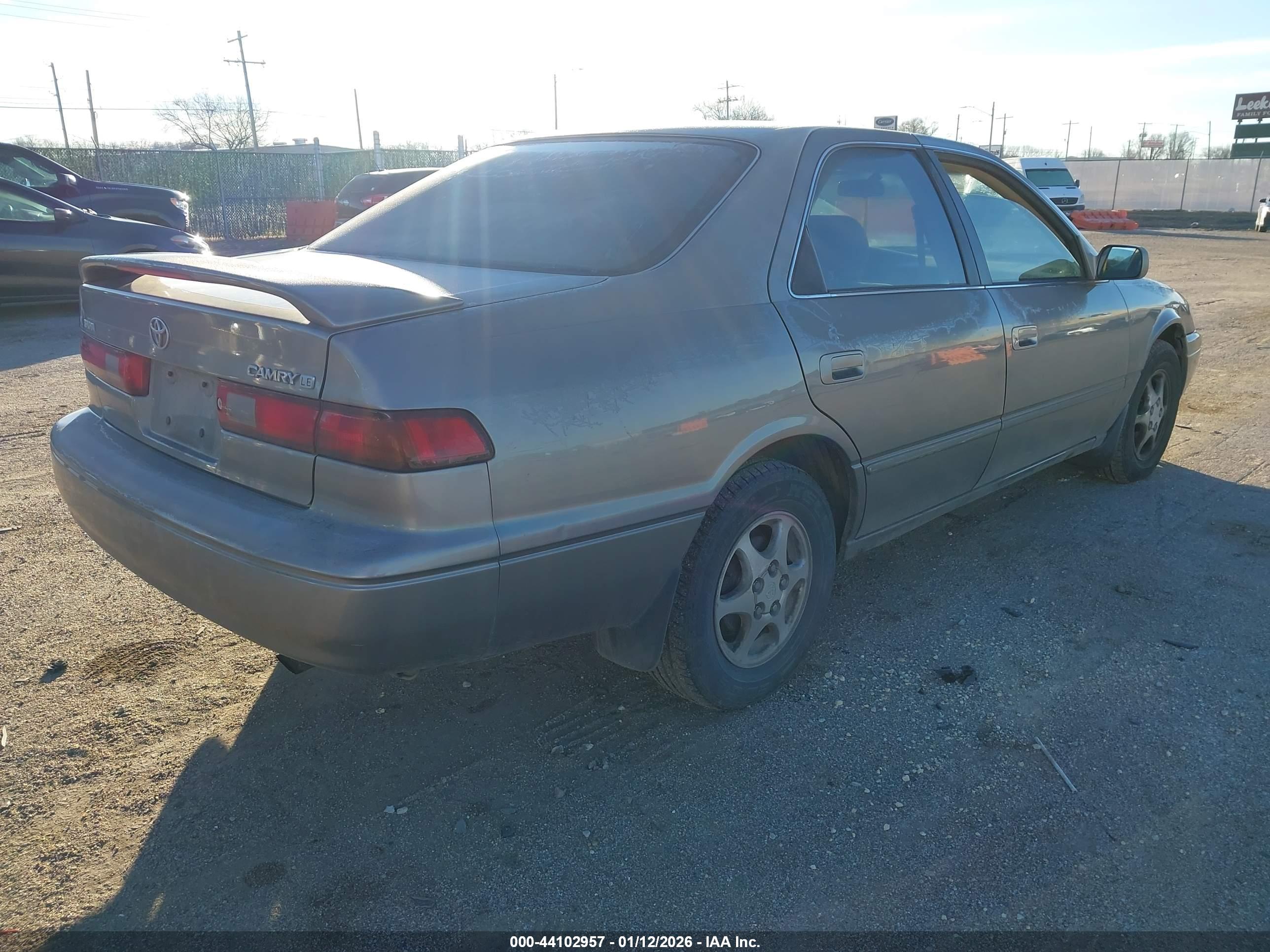 TOYOTA CAMRY image 4