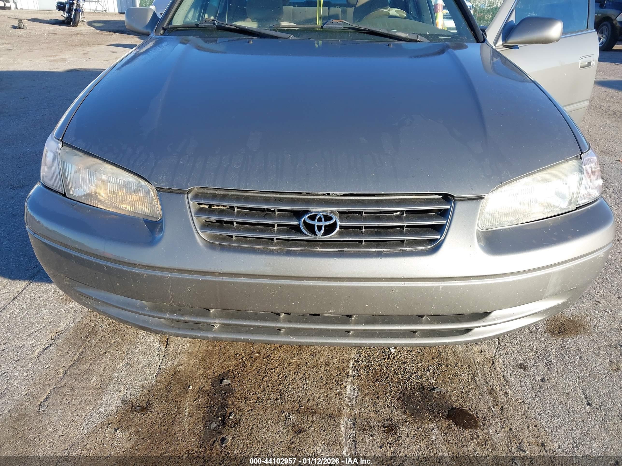 TOYOTA CAMRY image 6