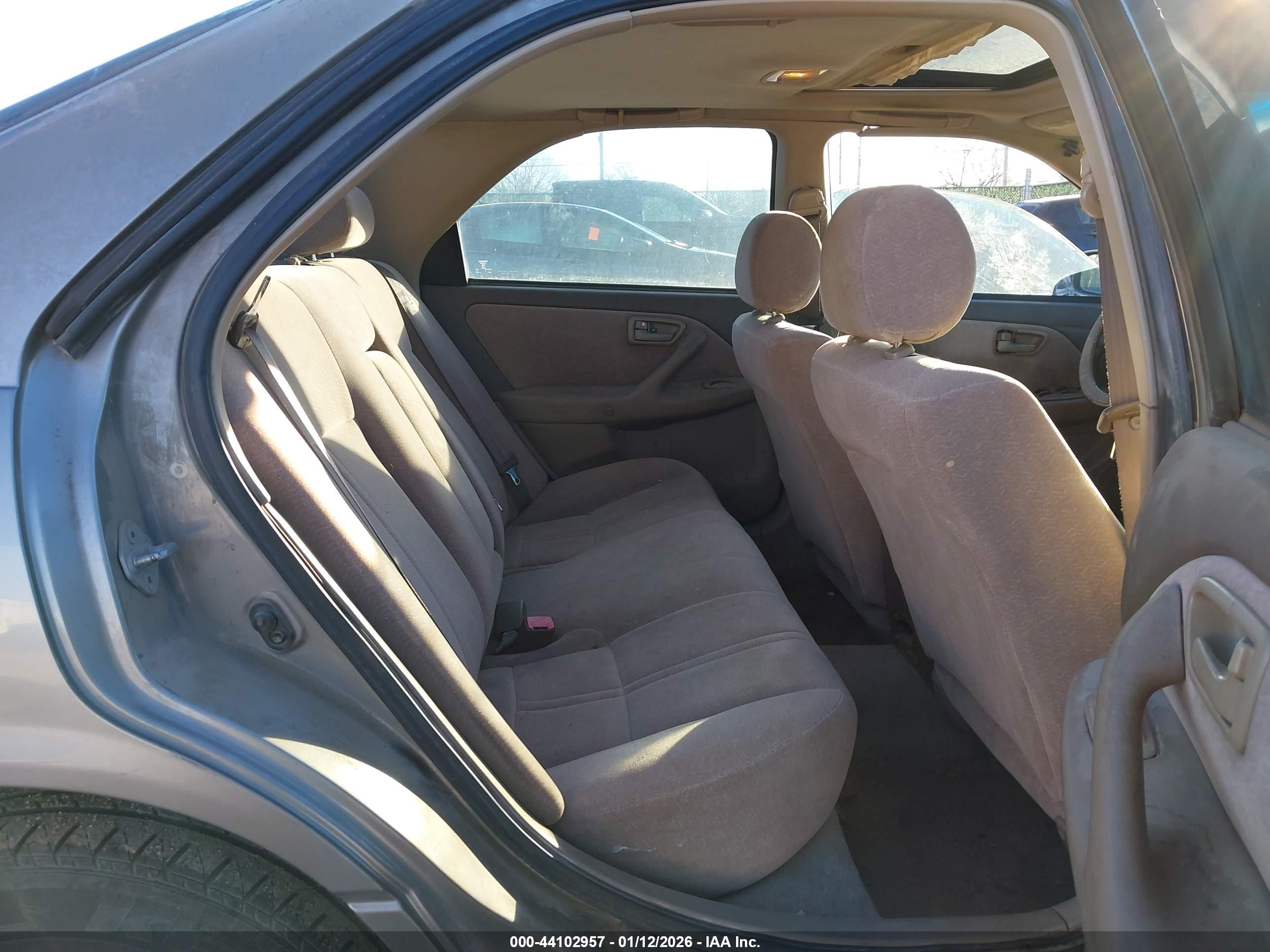 TOYOTA CAMRY image 8