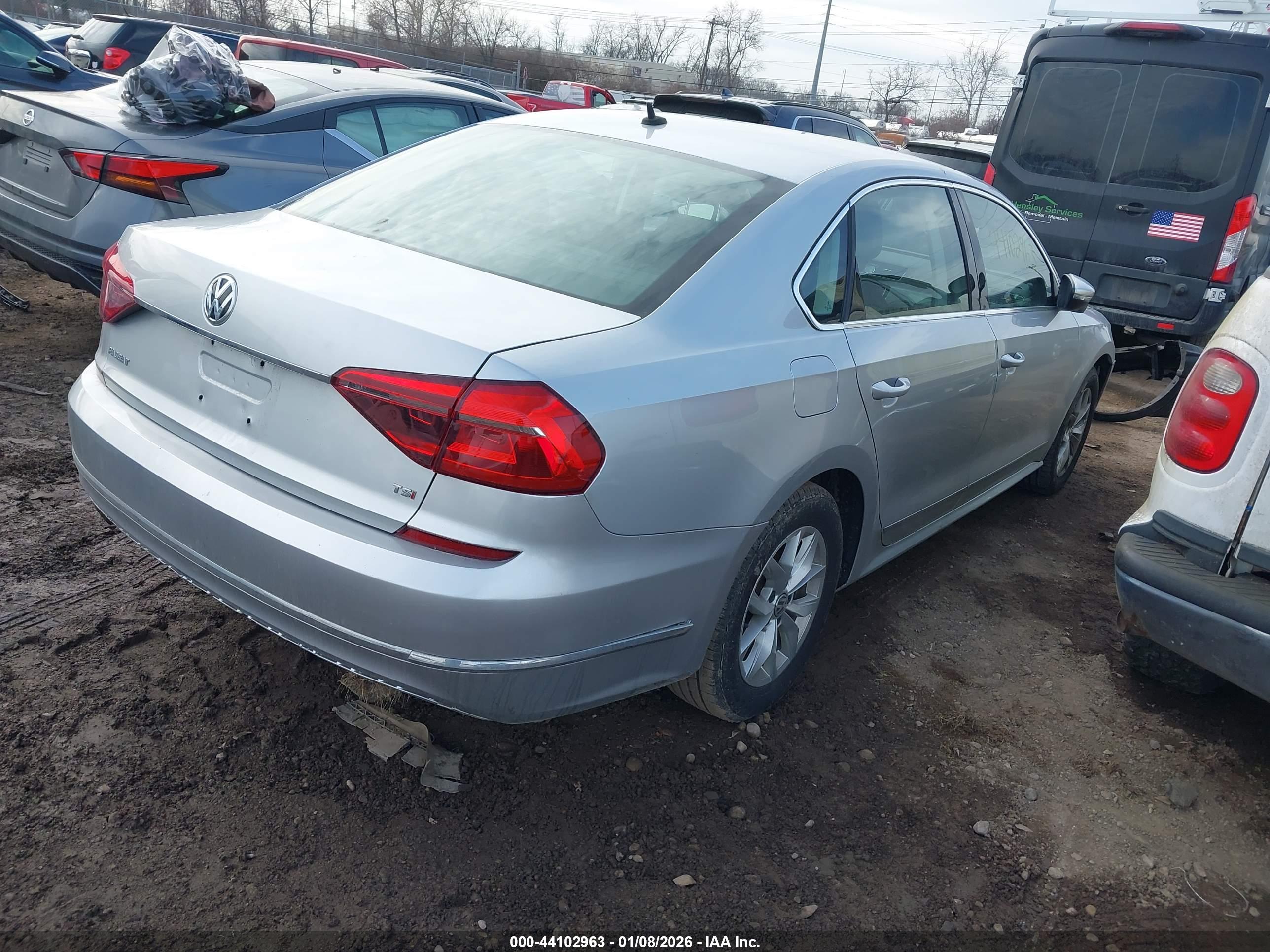 VOLKSWAGEN PASSAT image 4