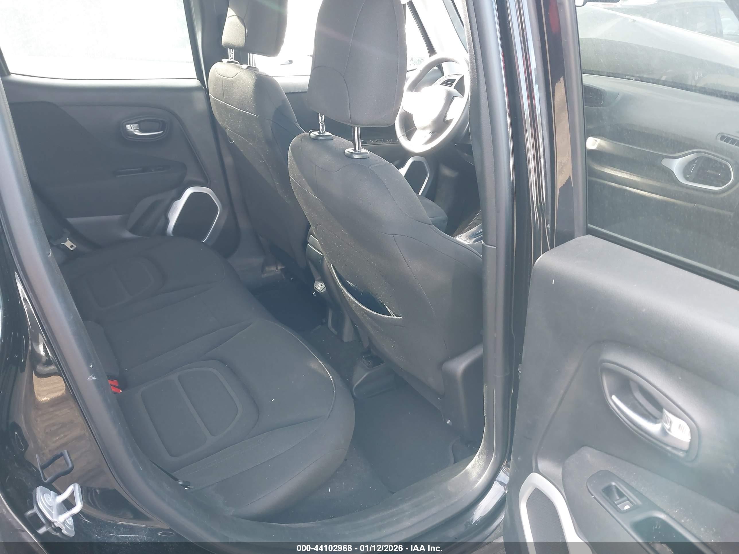 JEEP RENEGADE image 8