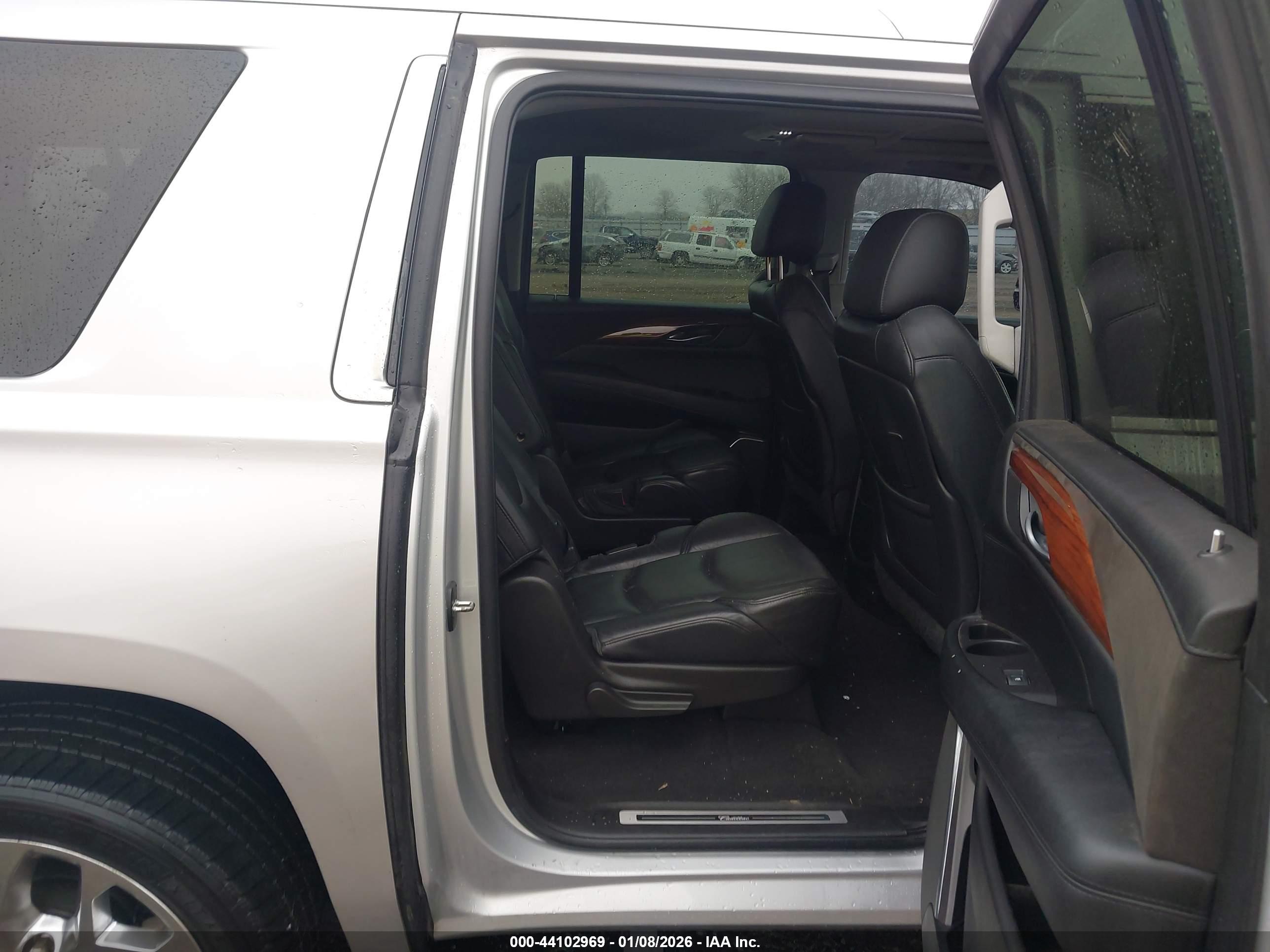 CADILLAC ESCALADE image 8