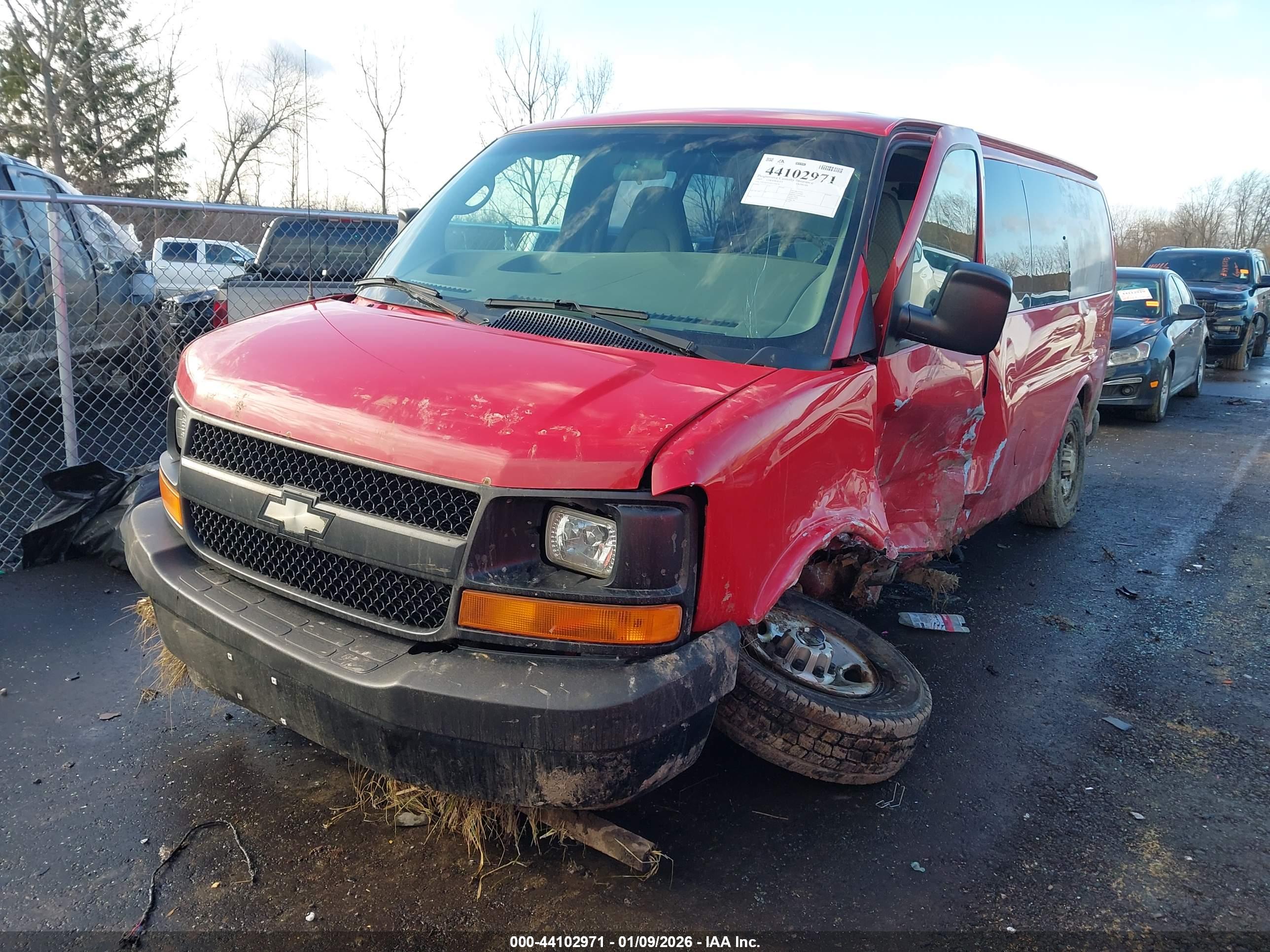 CHEVROLET EXPRESS image 2