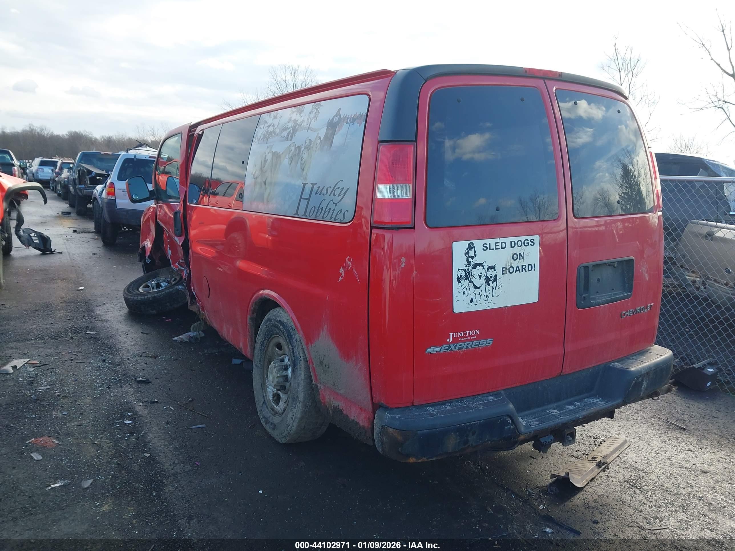 CHEVROLET EXPRESS image 3
