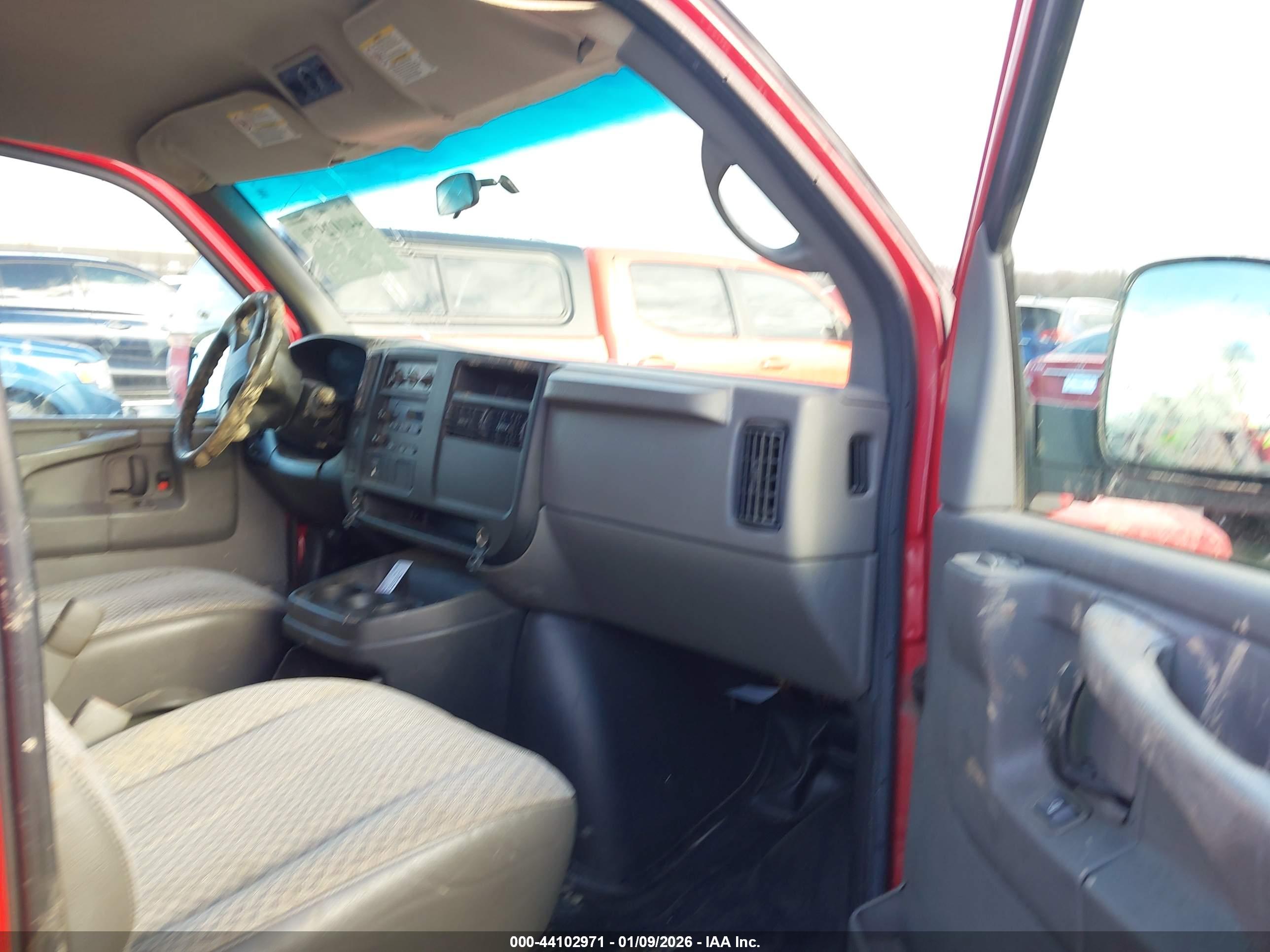 CHEVROLET EXPRESS image 5