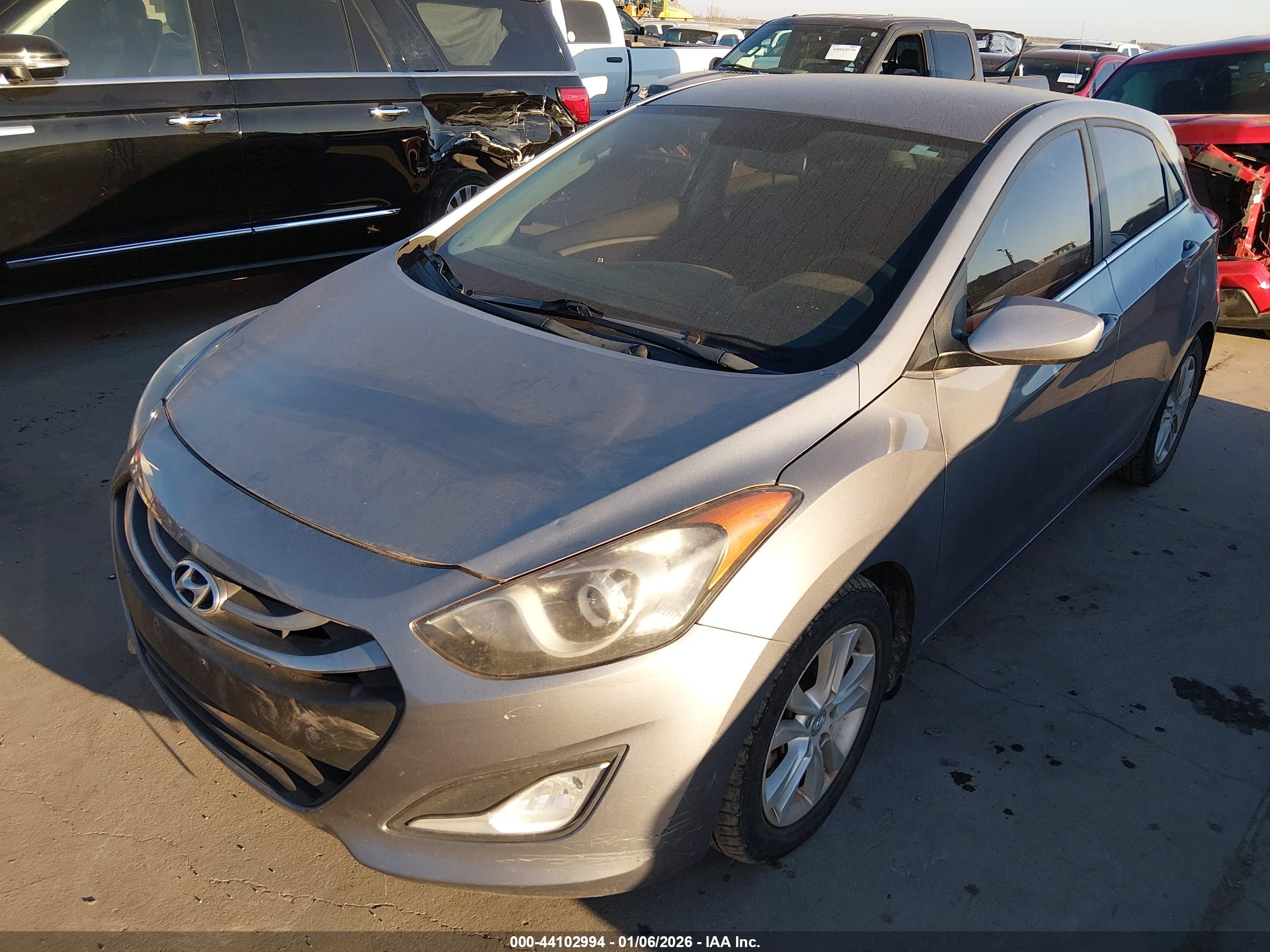 HYUNDAI ELANTRA image 2