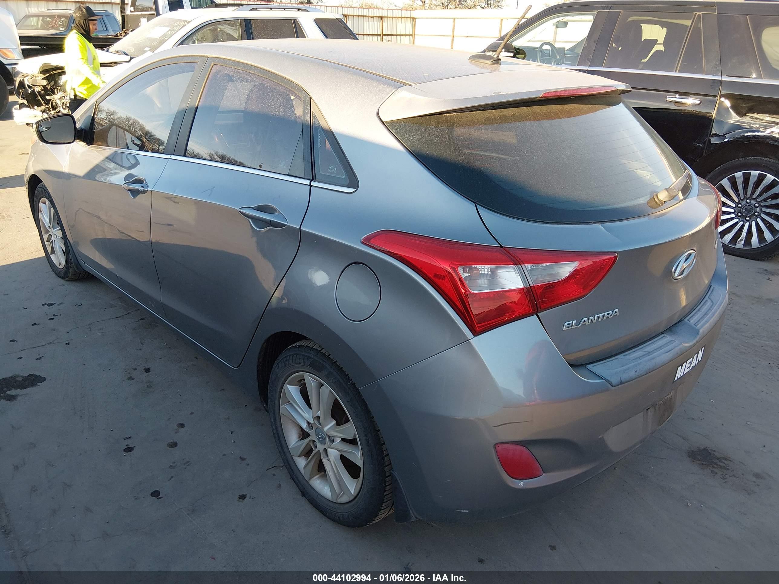 HYUNDAI ELANTRA image 3
